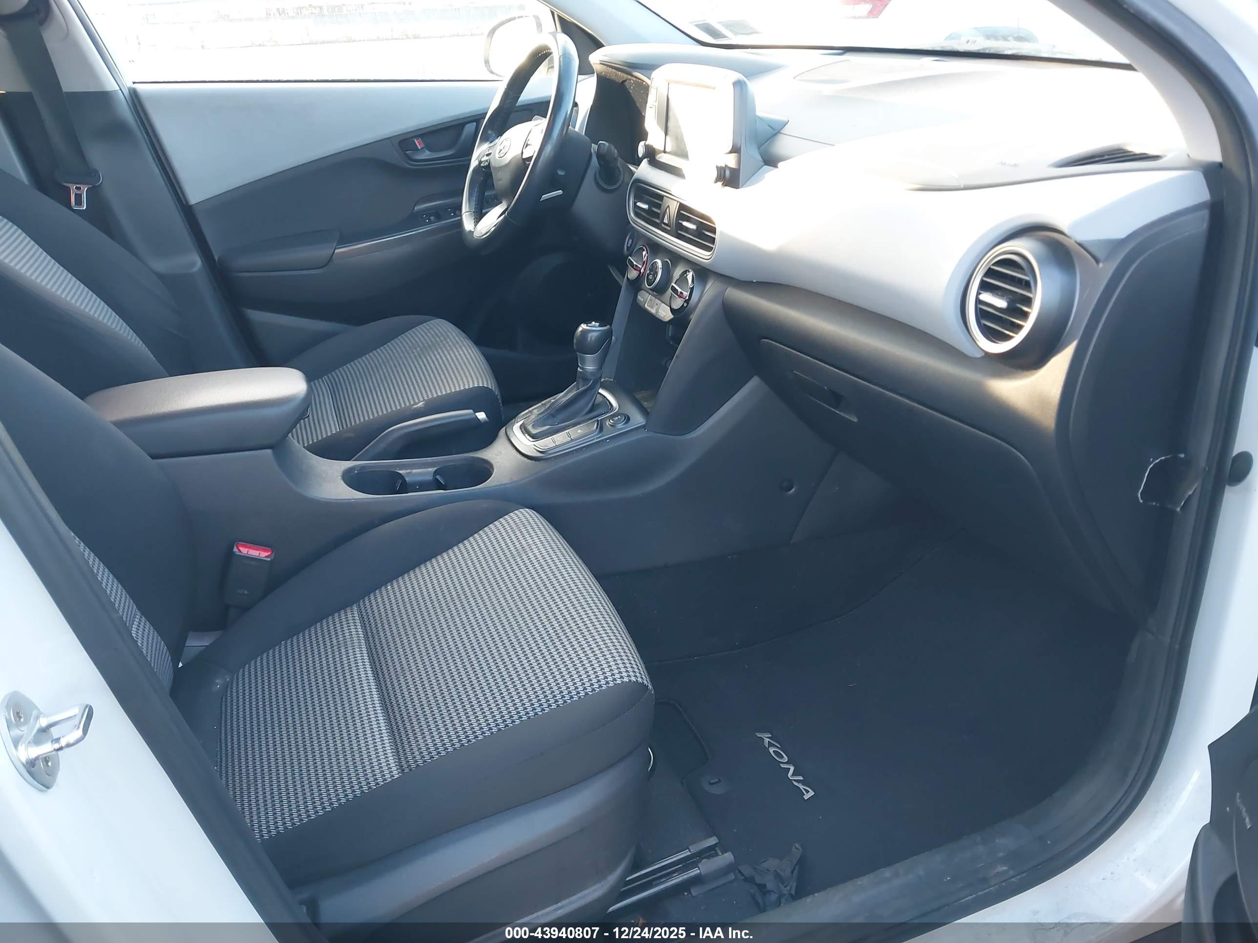 HYUNDAI KONA image 5