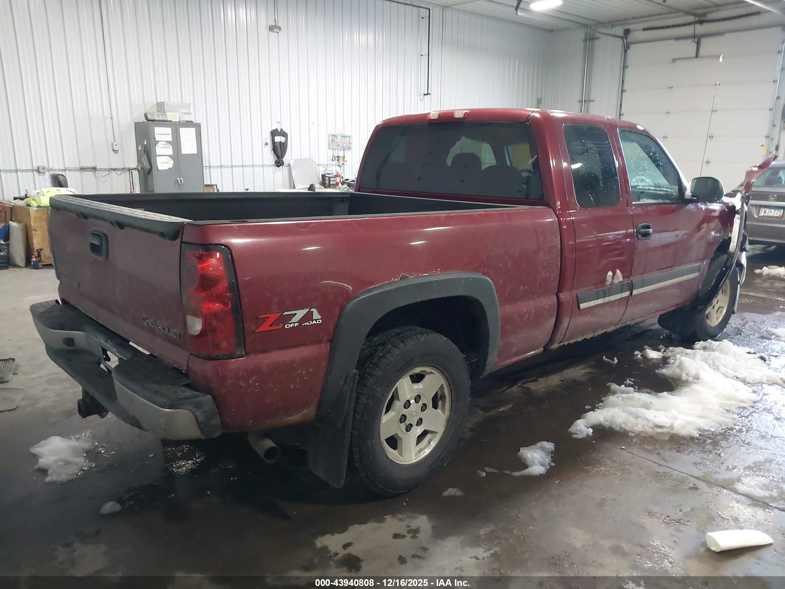 CHEVROLET SILVERADO image 4