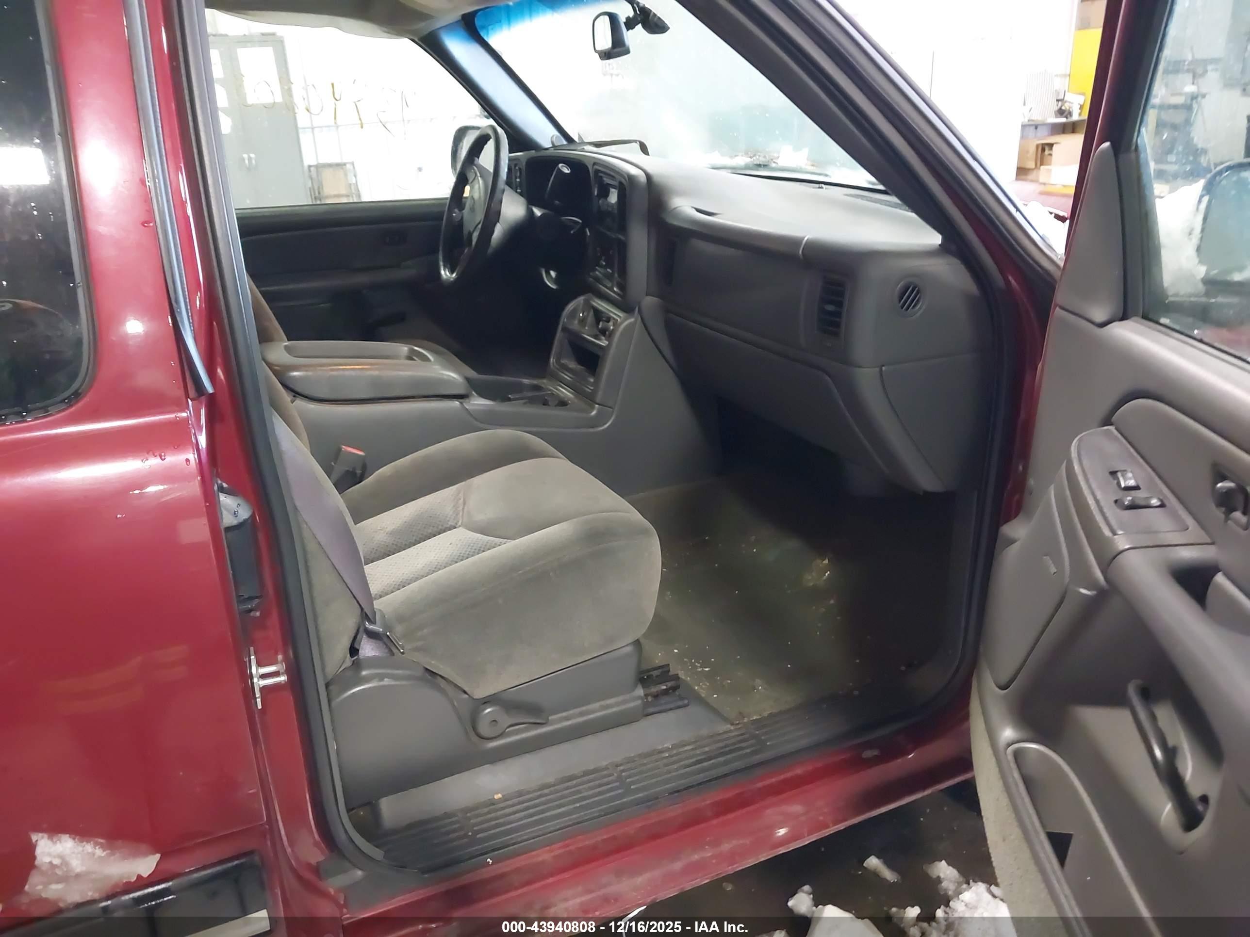CHEVROLET SILVERADO image 5