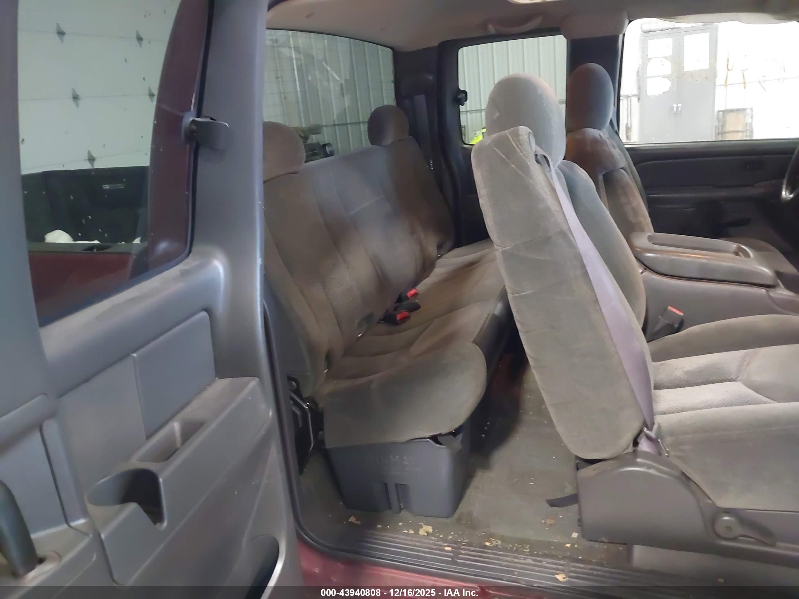 CHEVROLET SILVERADO image 8