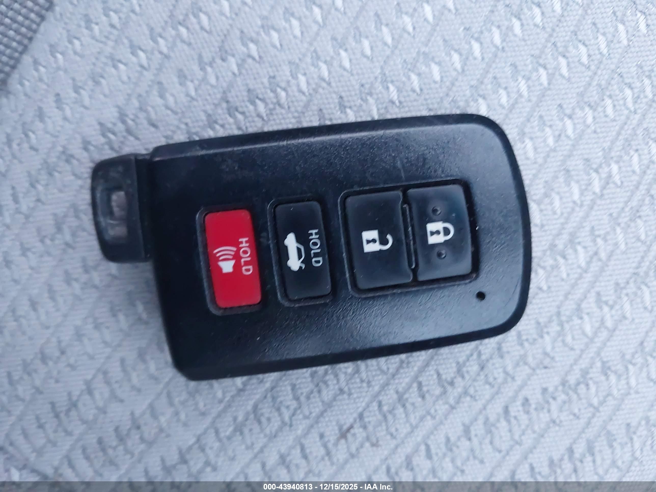 TOYOTA CAMRY image 11
