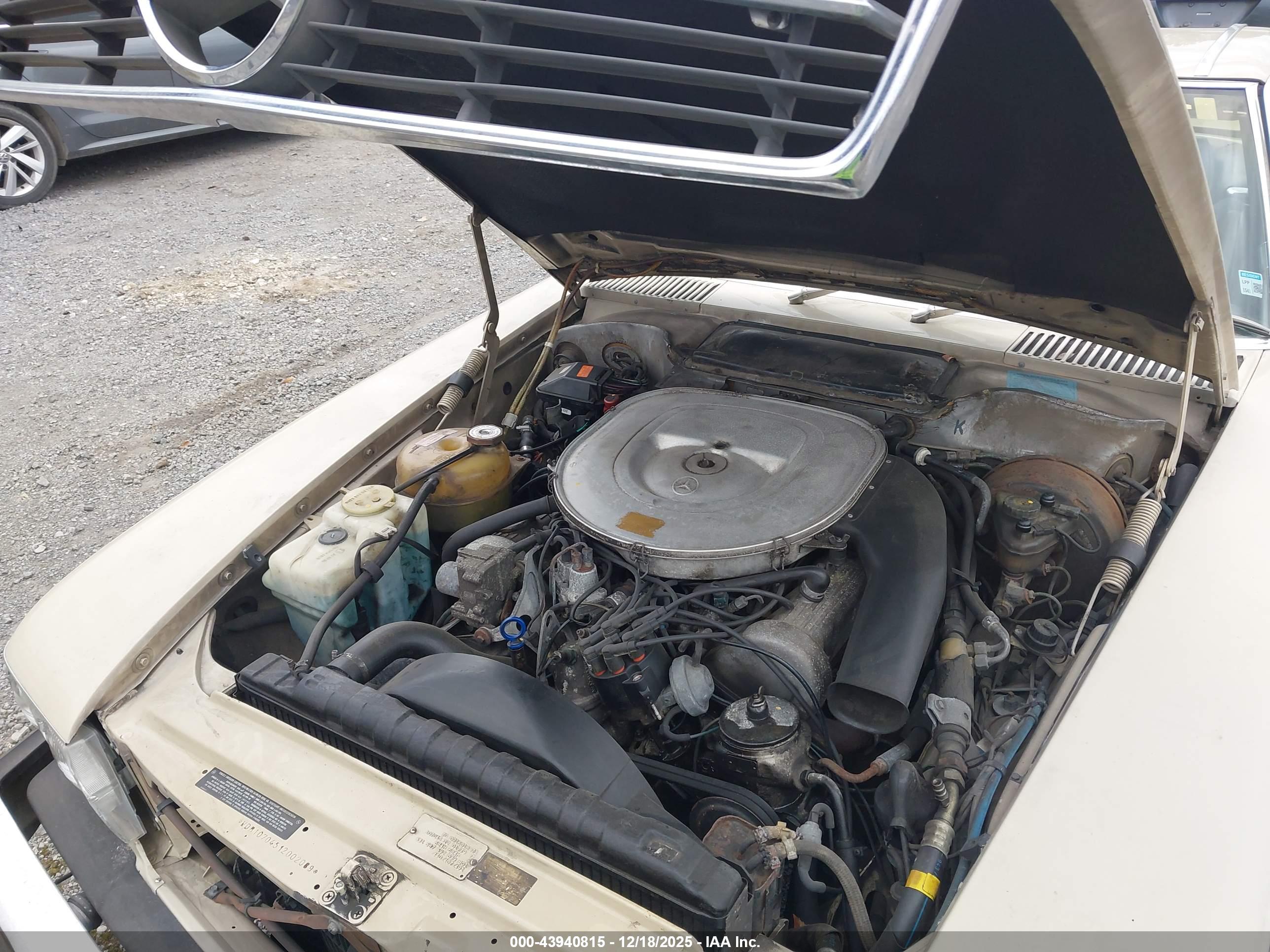 MERCEDES-BENZ 380 image 10