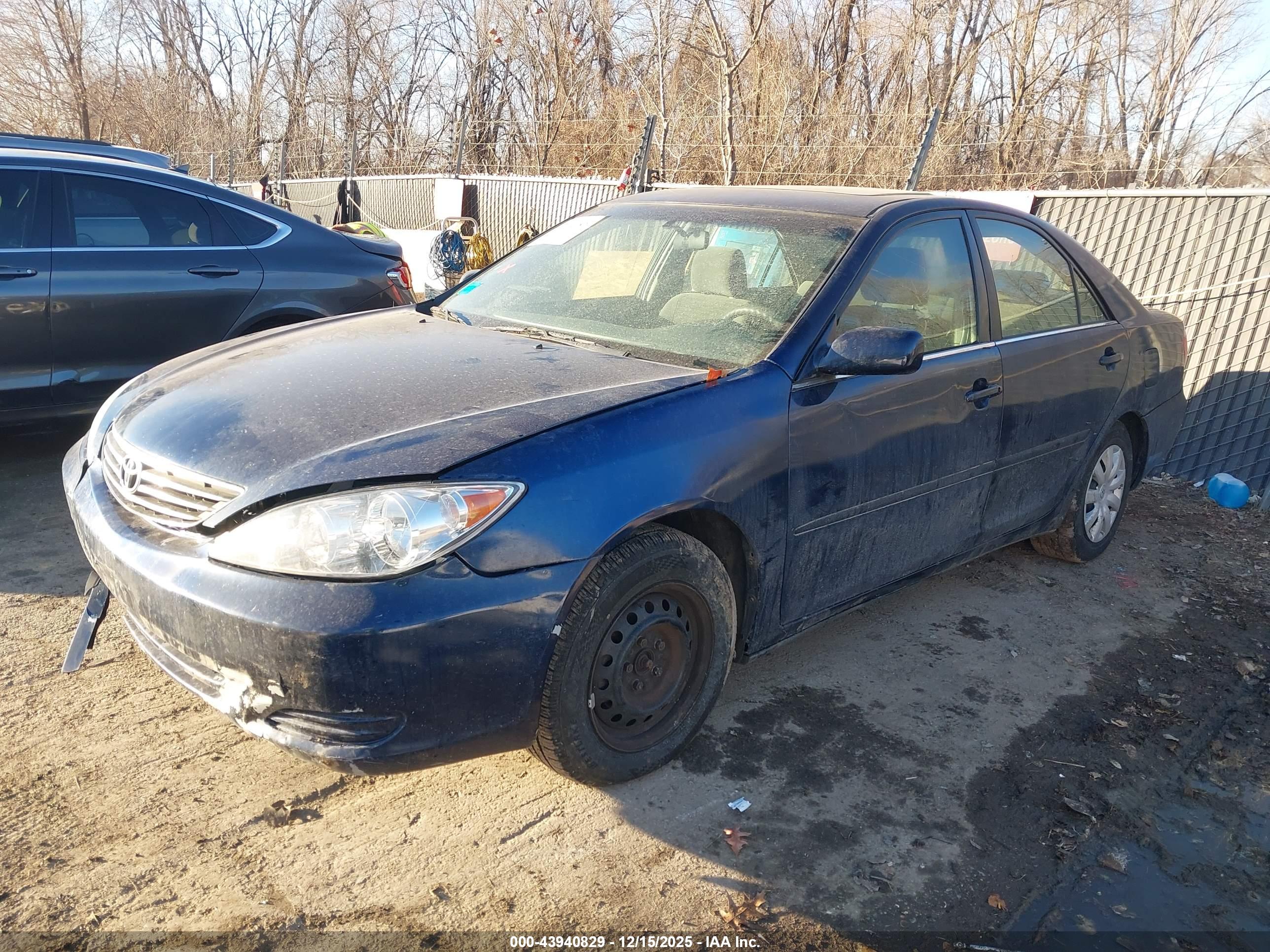 TOYOTA CAMRY image 2