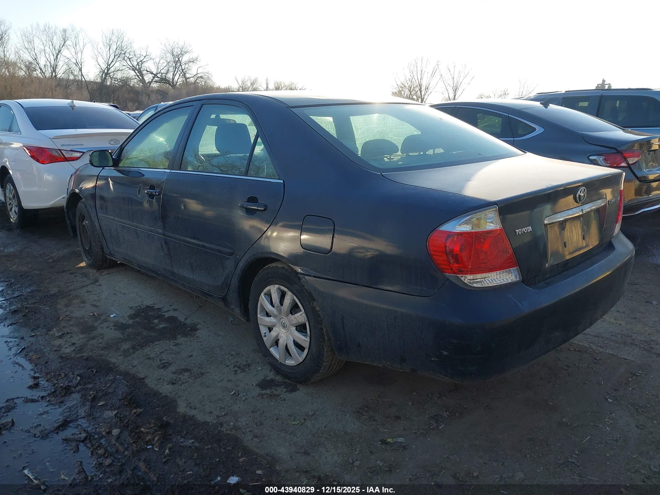 TOYOTA CAMRY image 3