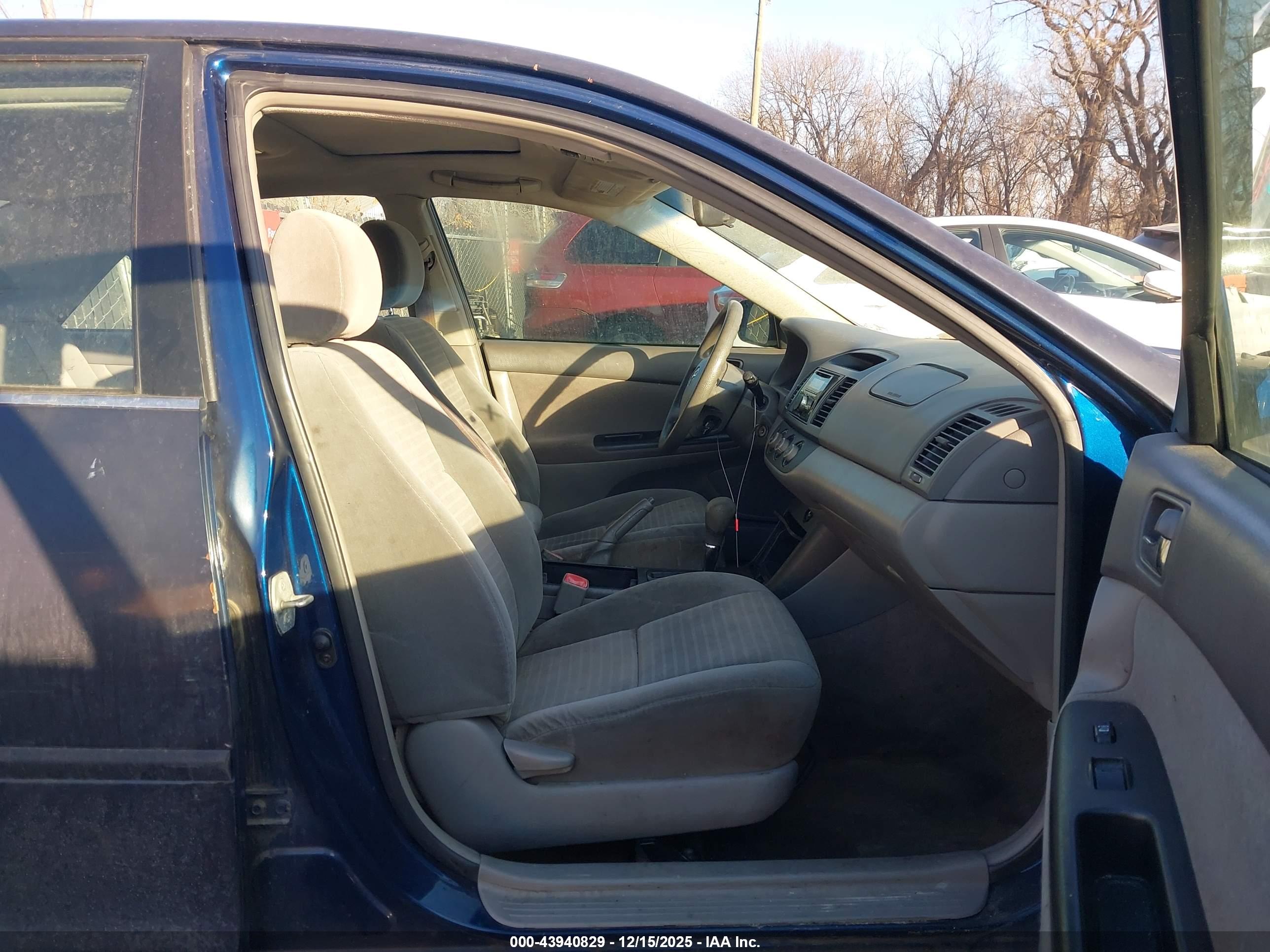 TOYOTA CAMRY image 5