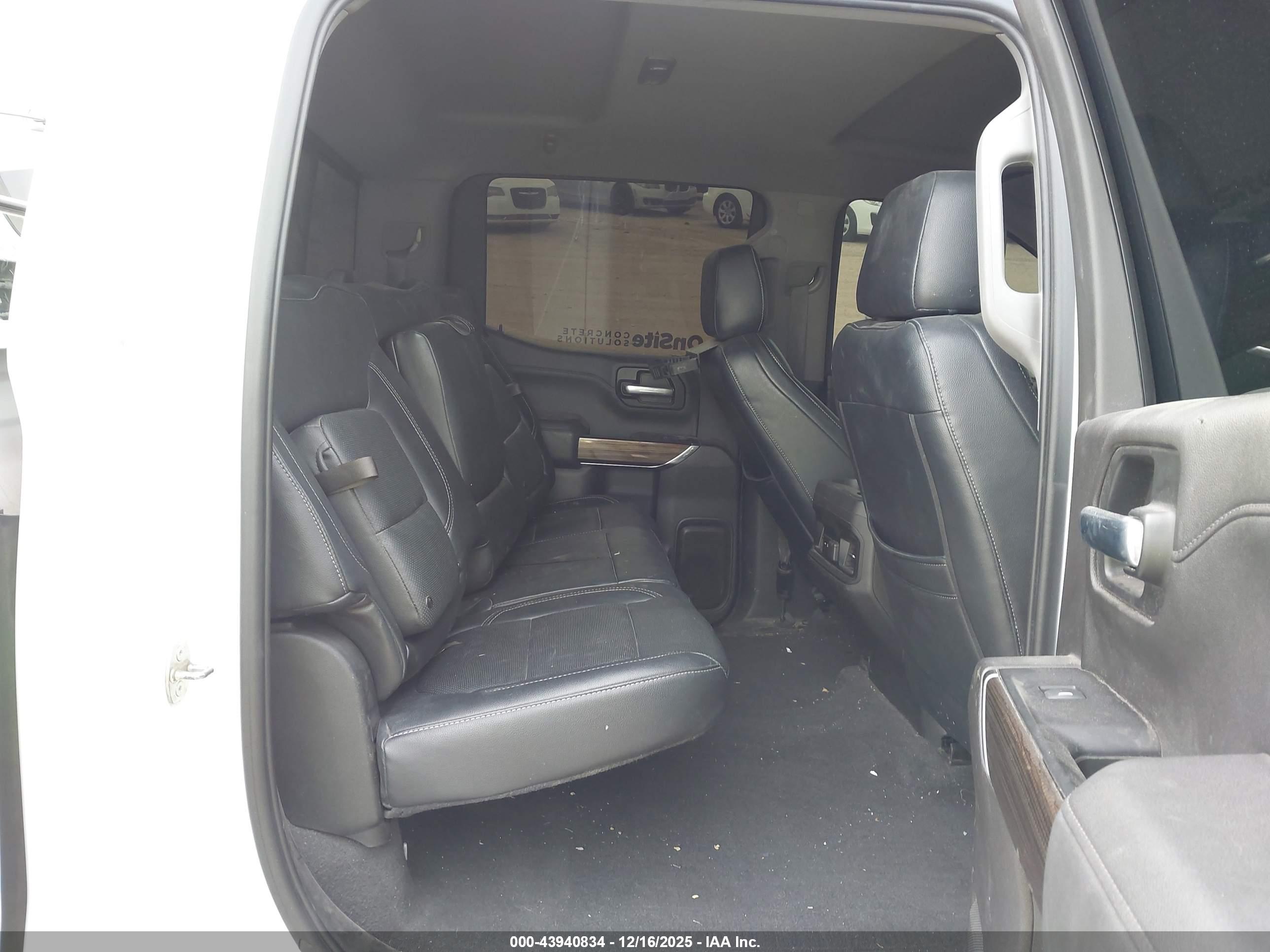 CHEVROLET SILVERADO image 8