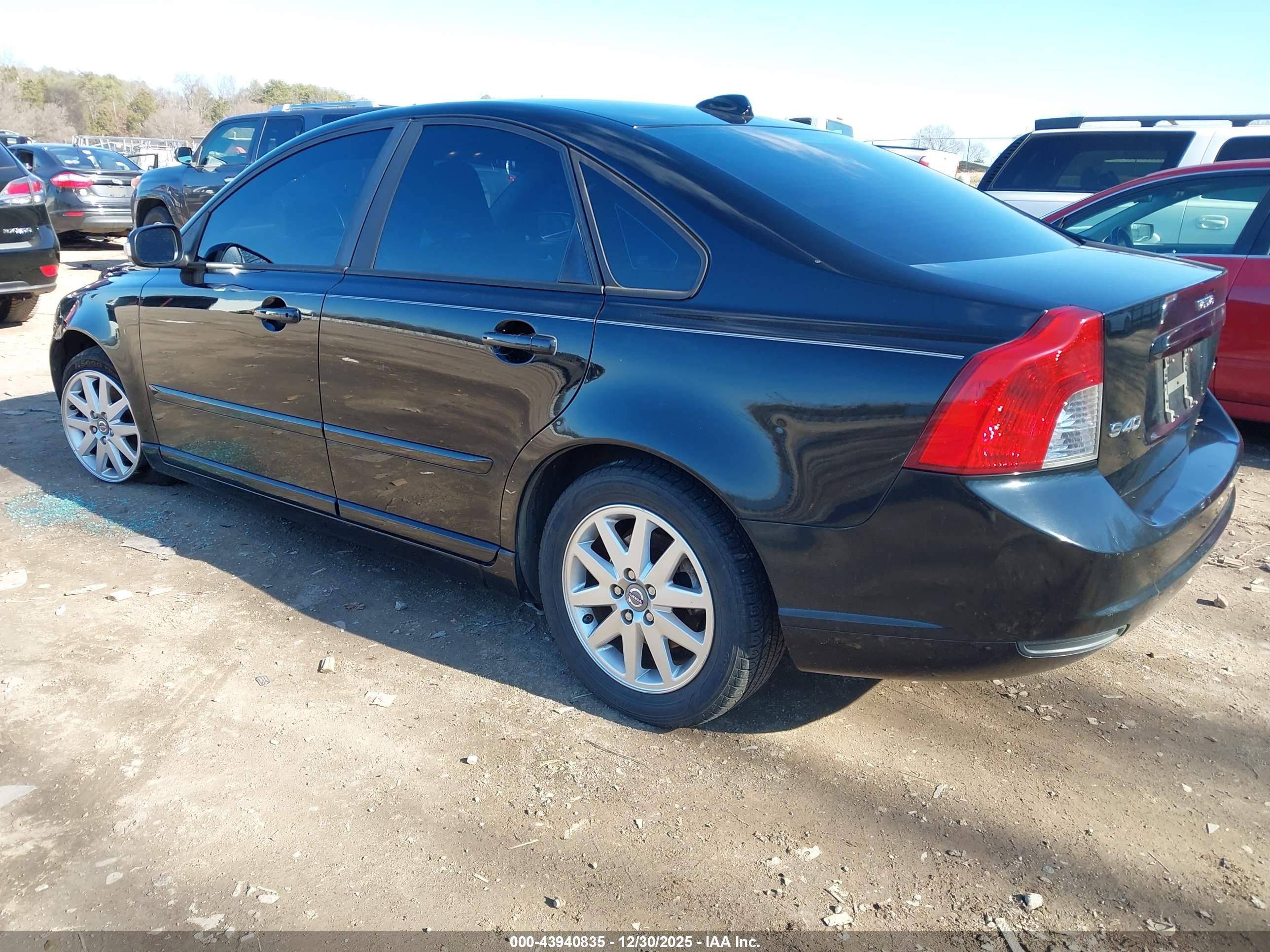 VOLVO S40 image 3