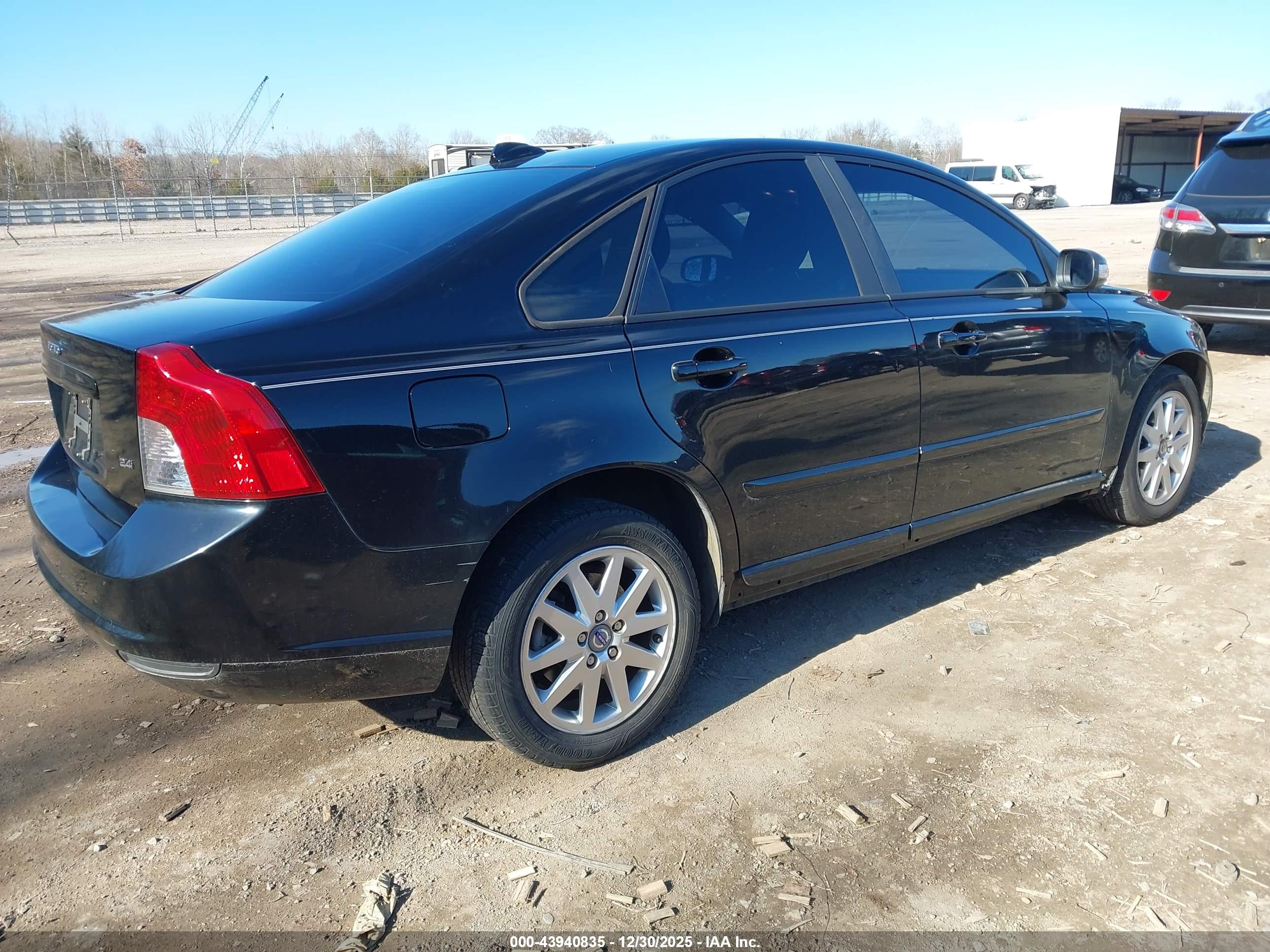 VOLVO S40 image 4