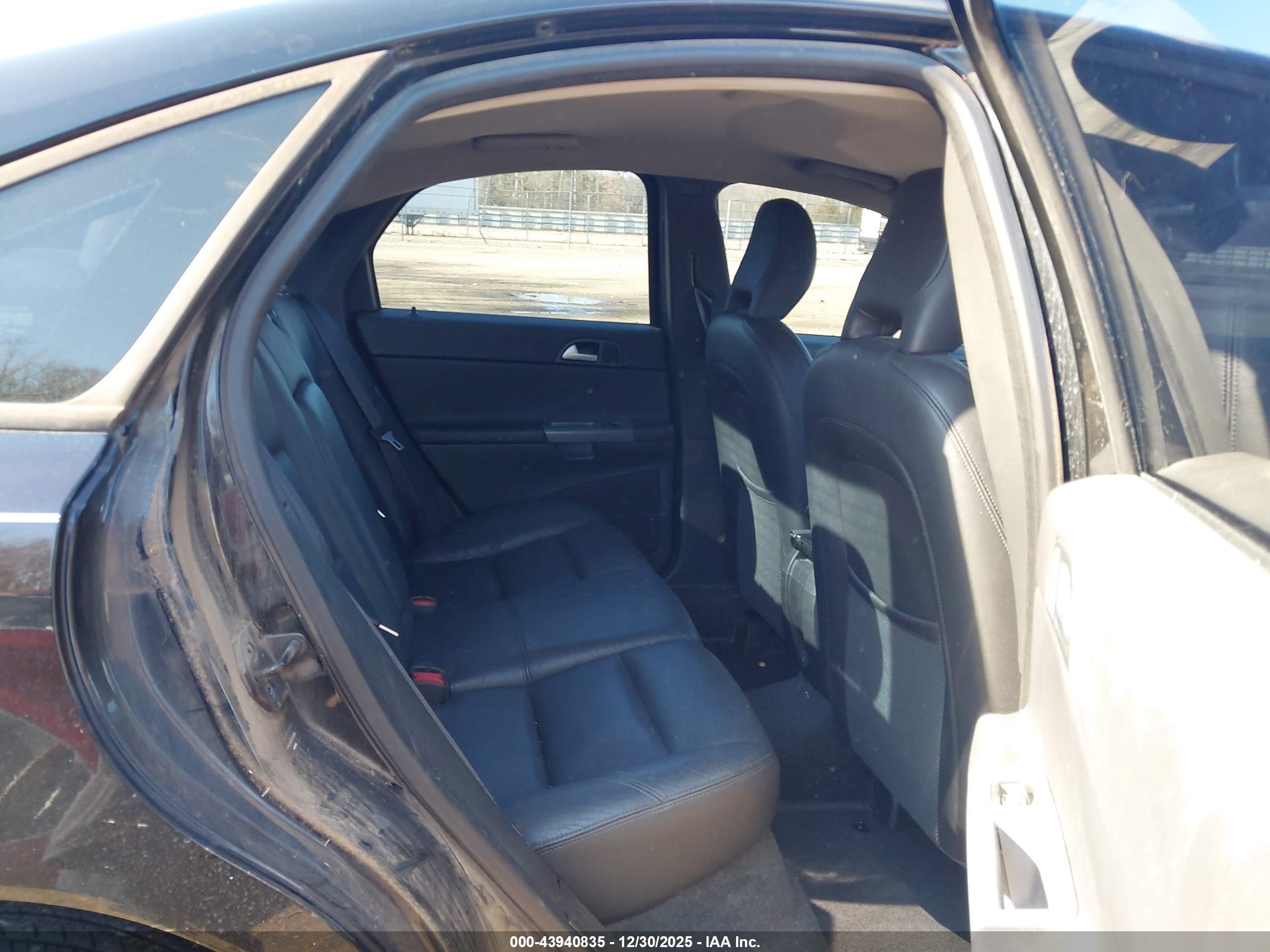 VOLVO S40 image 8