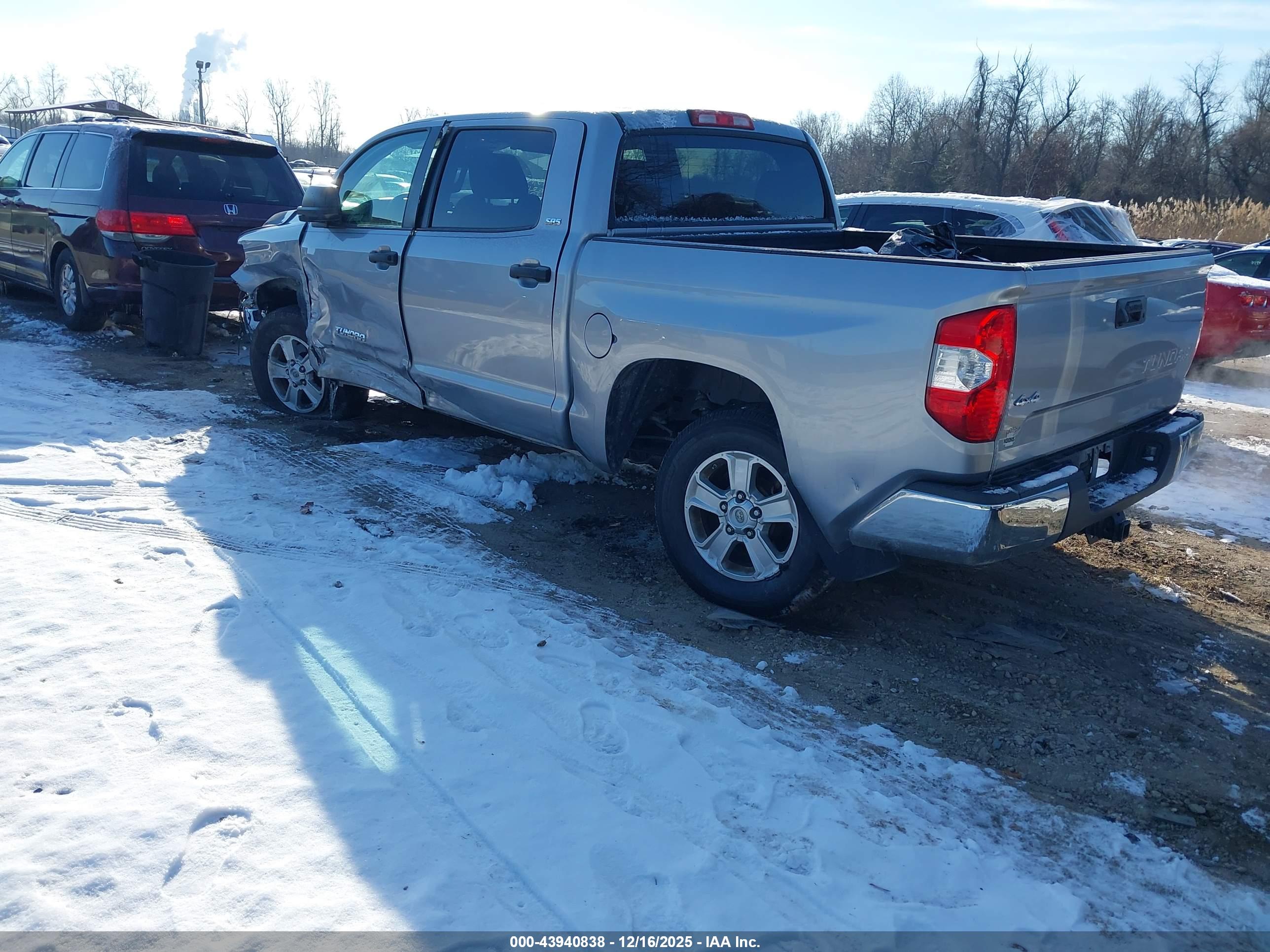 TOYOTA TUNDRA image 3
