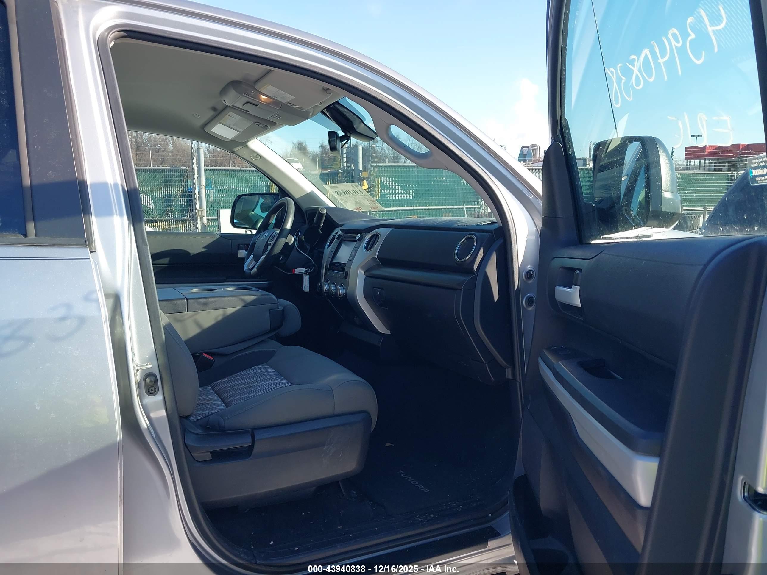 TOYOTA TUNDRA image 5