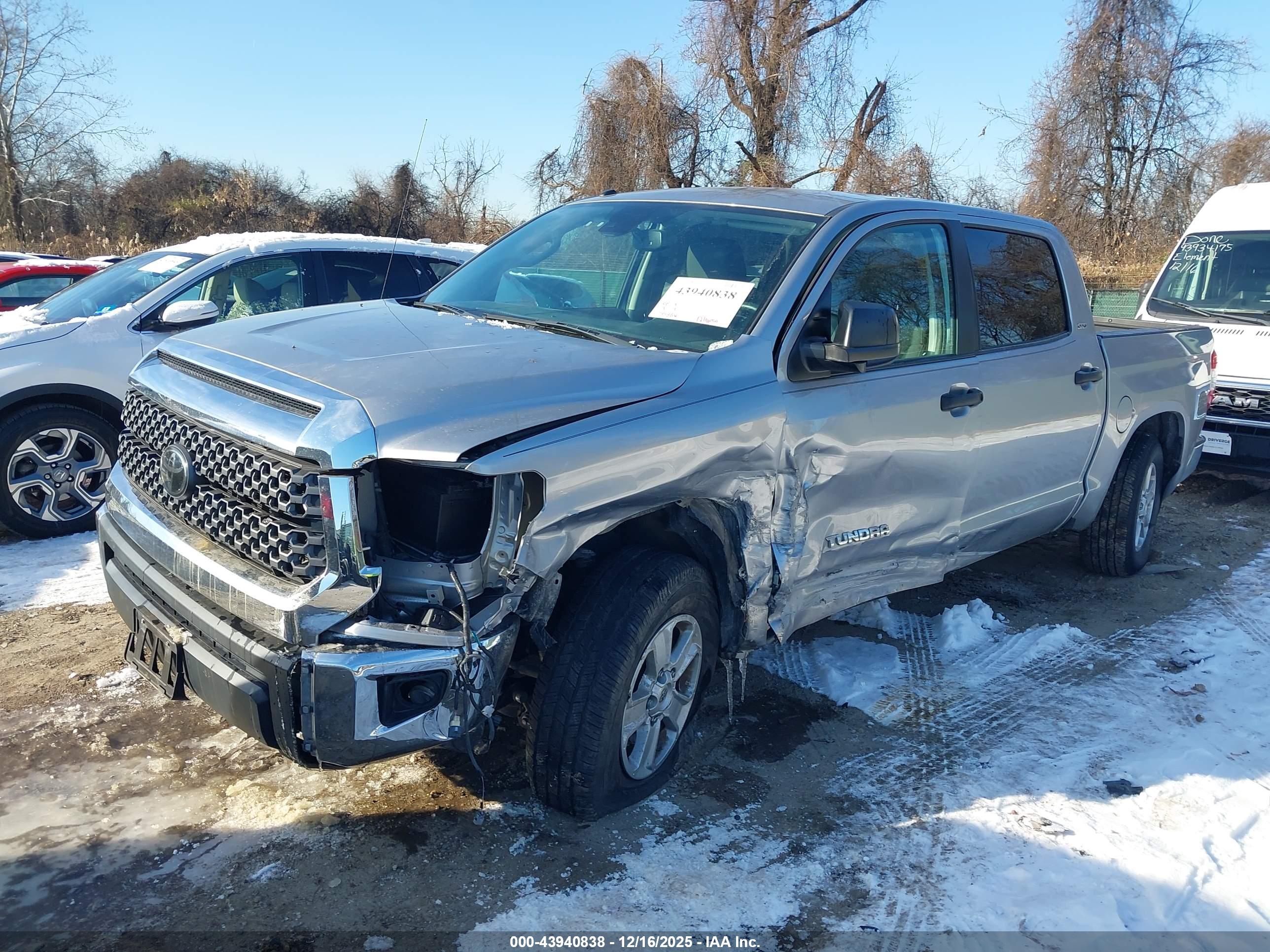 TOYOTA TUNDRA image 6