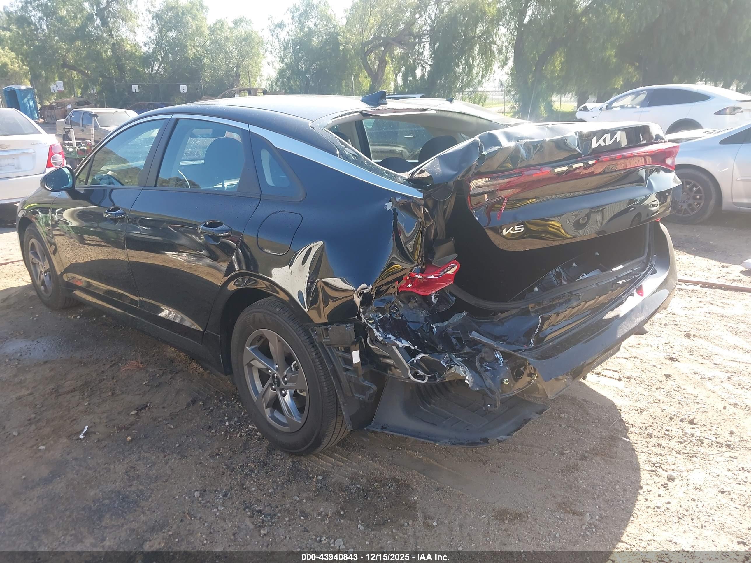 KIA K5 image 3