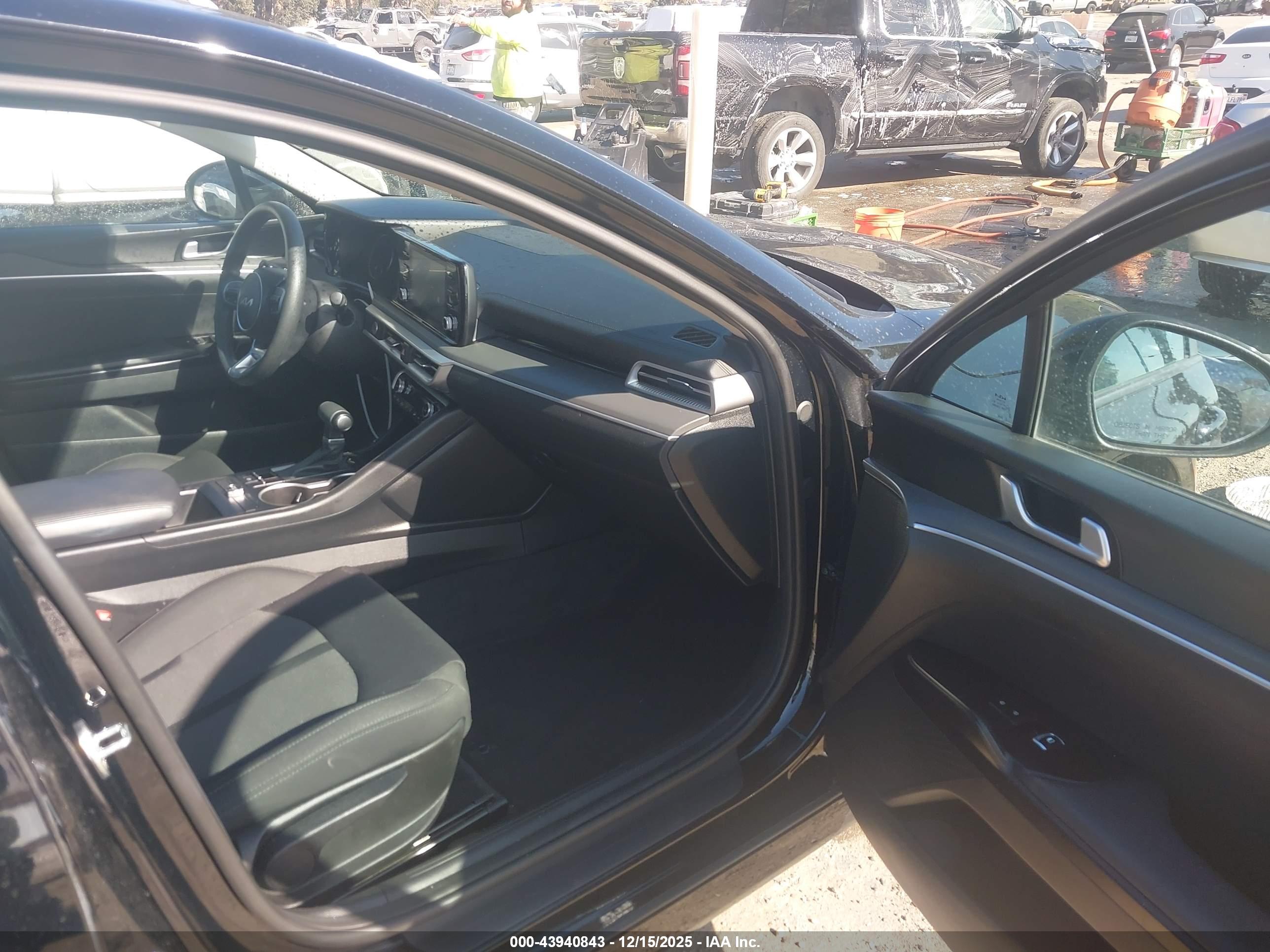 KIA K5 image 5