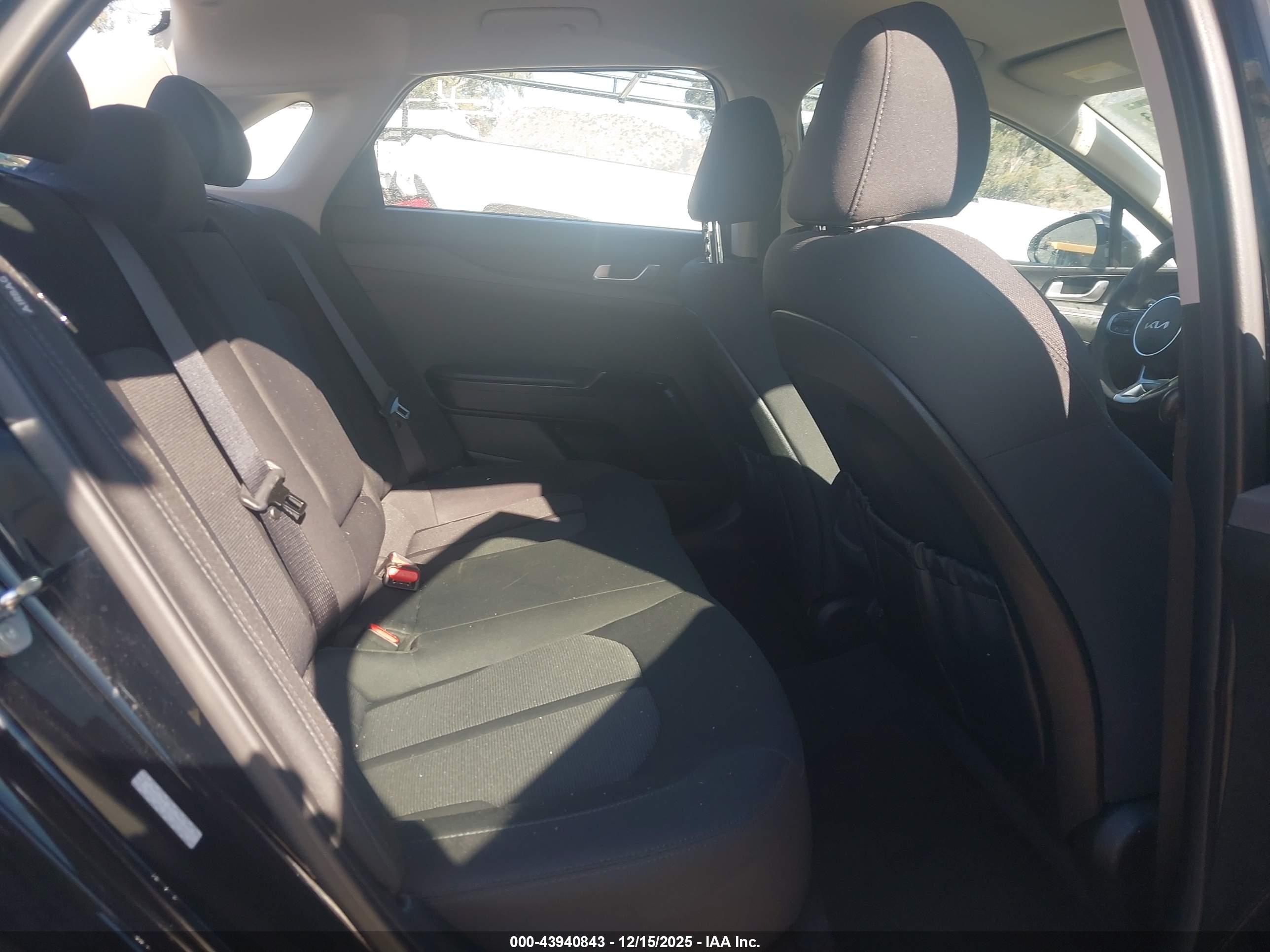 KIA K5 image 8