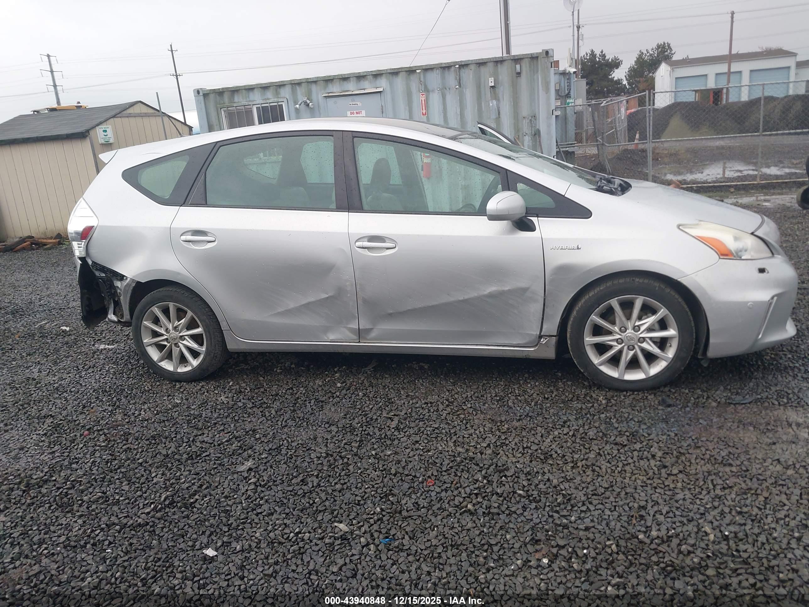 TOYOTA PRIUS image 6