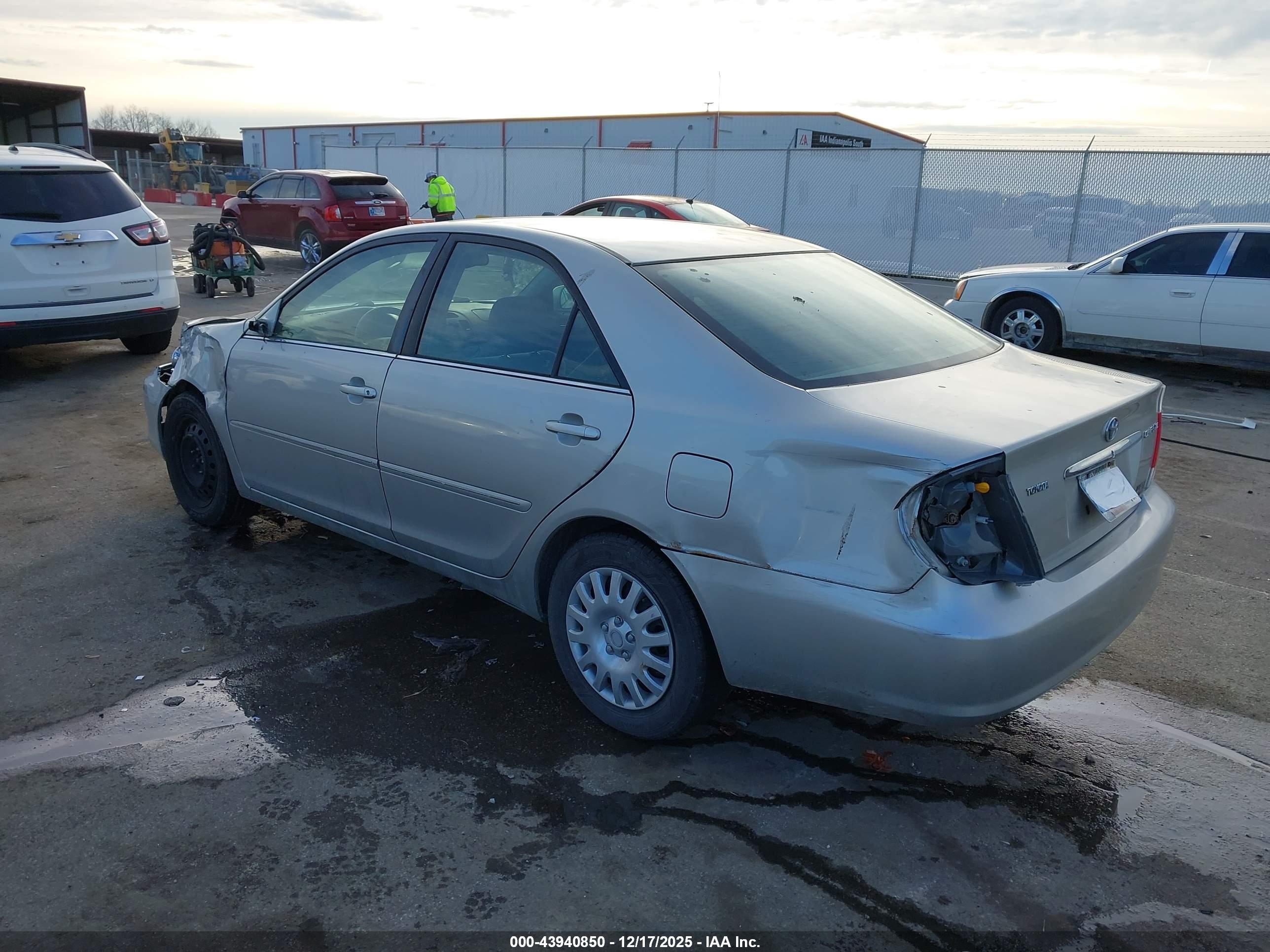 TOYOTA CAMRY image 3