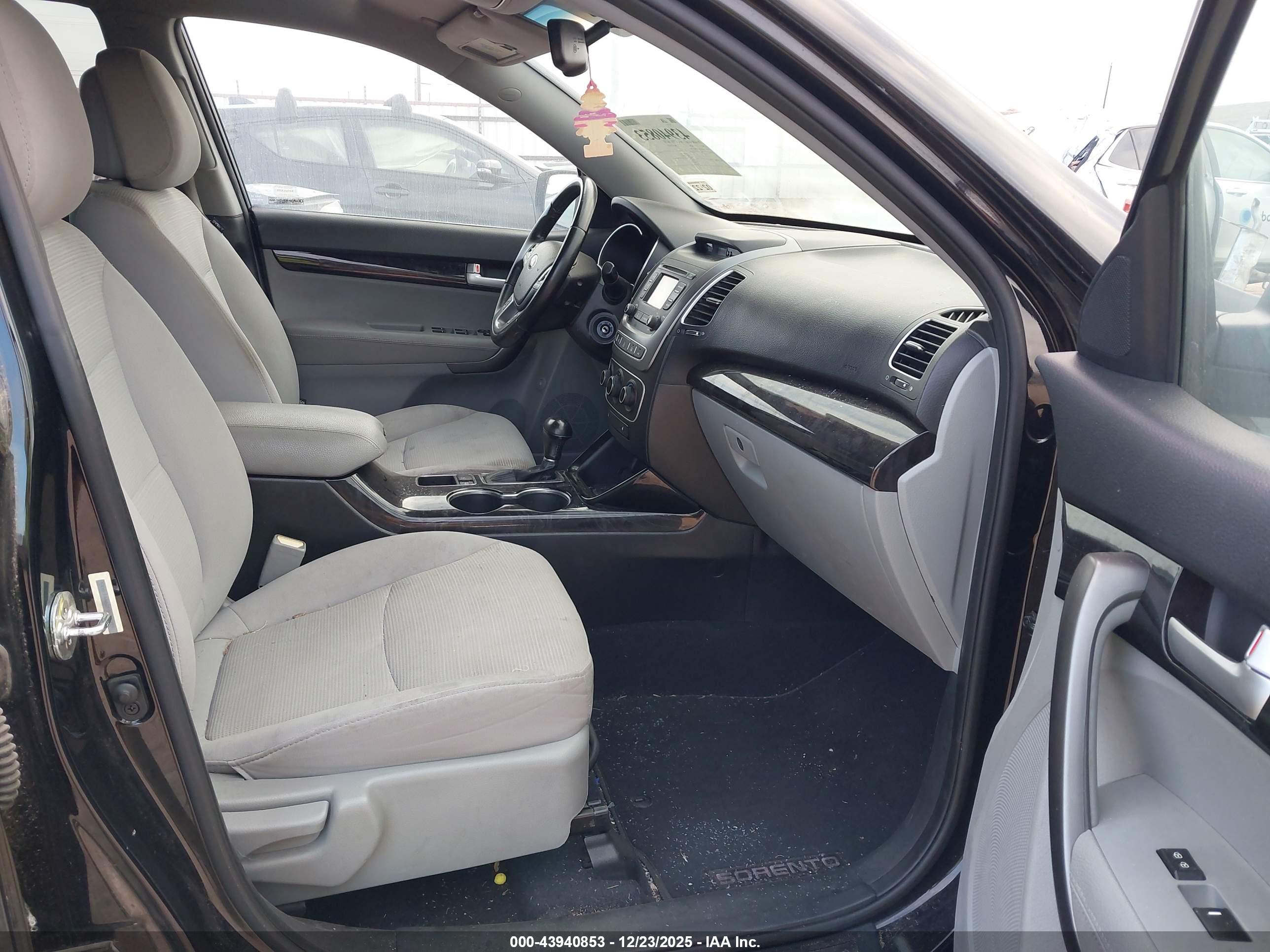 KIA SORENTO image 5
