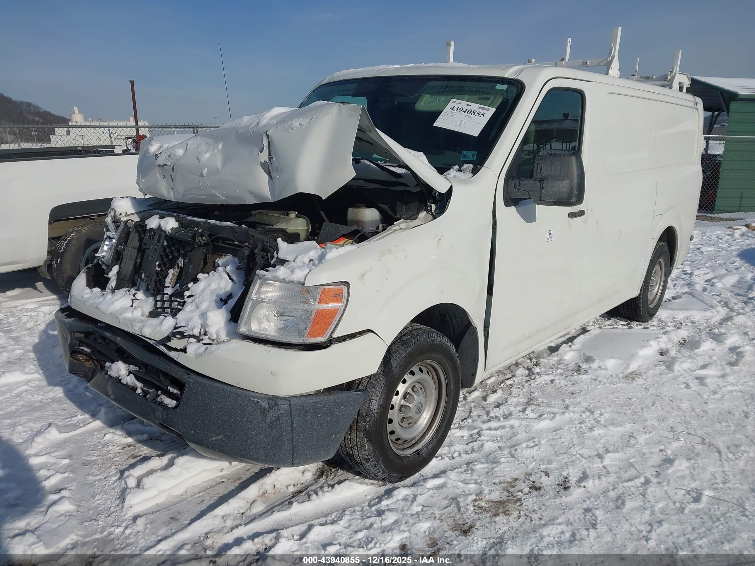 NISSAN NV image 2
