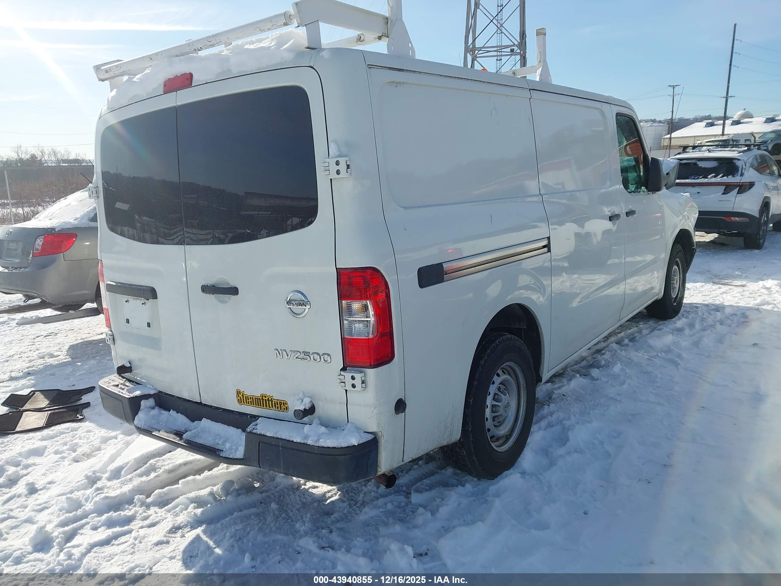NISSAN NV image 4