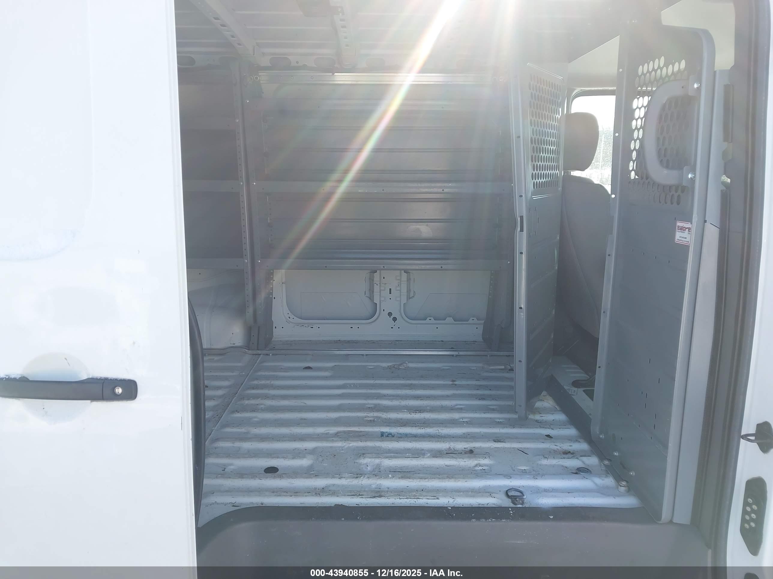 NISSAN NV image 8