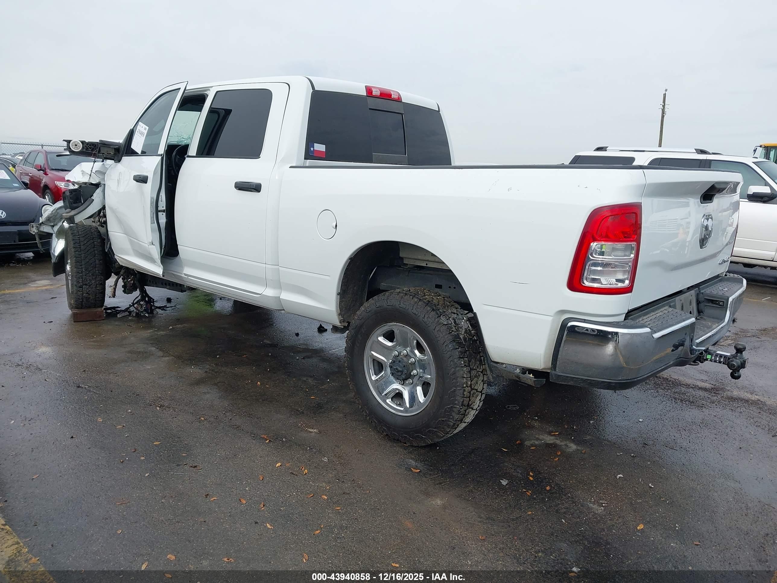RAM 2500 image 3