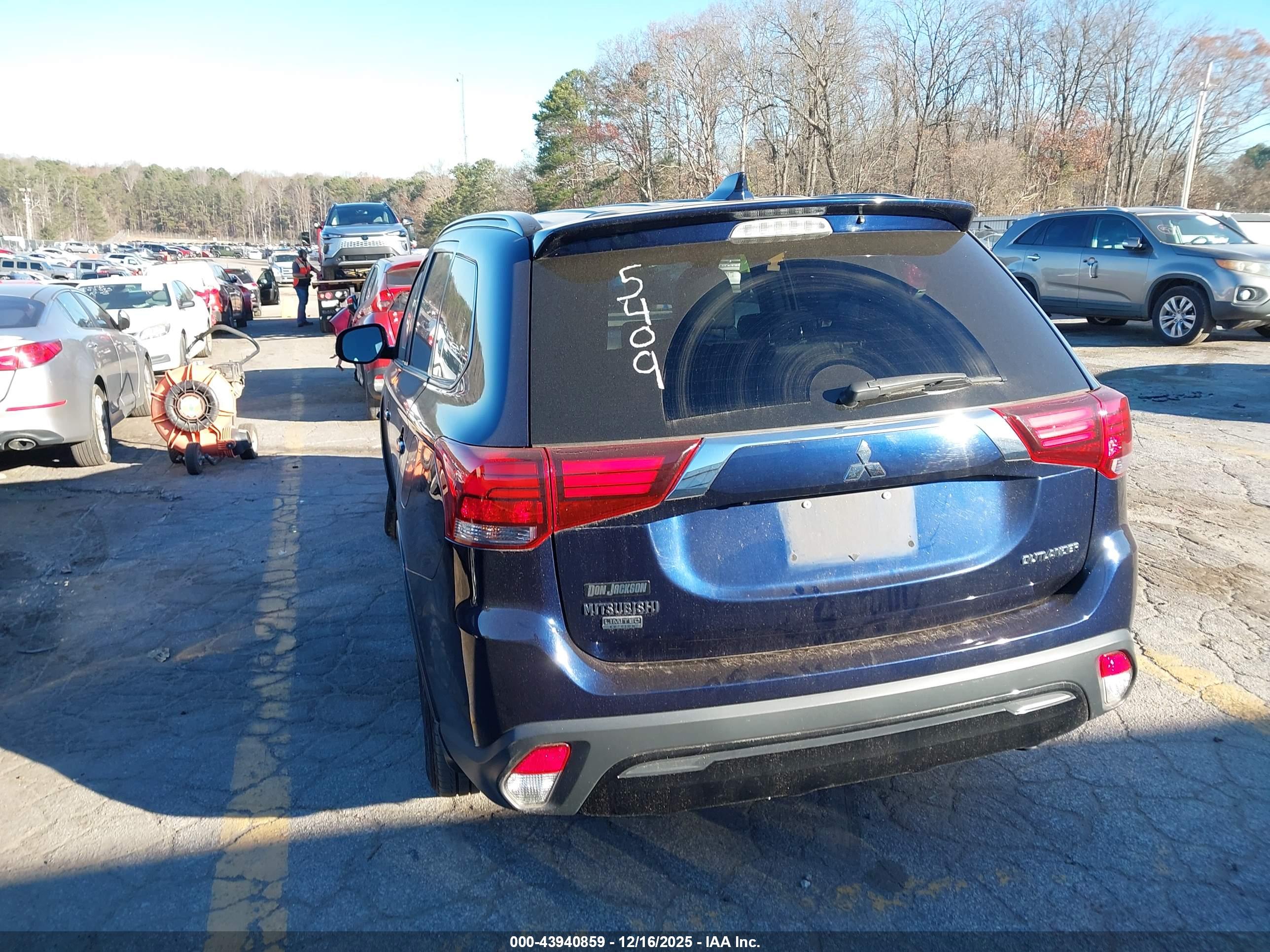 MITSUBISHI OUTLANDER image 3