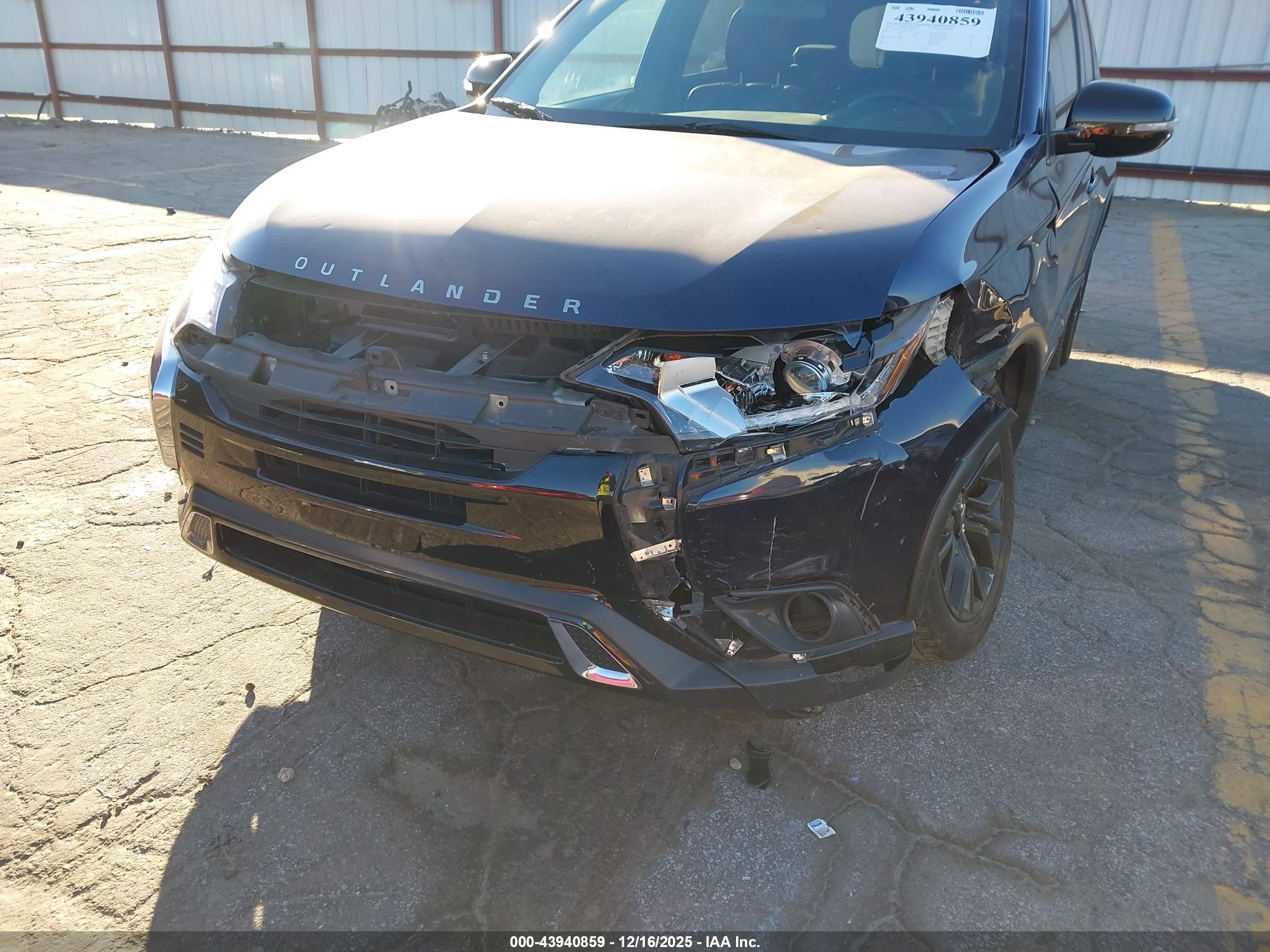 MITSUBISHI OUTLANDER image 6