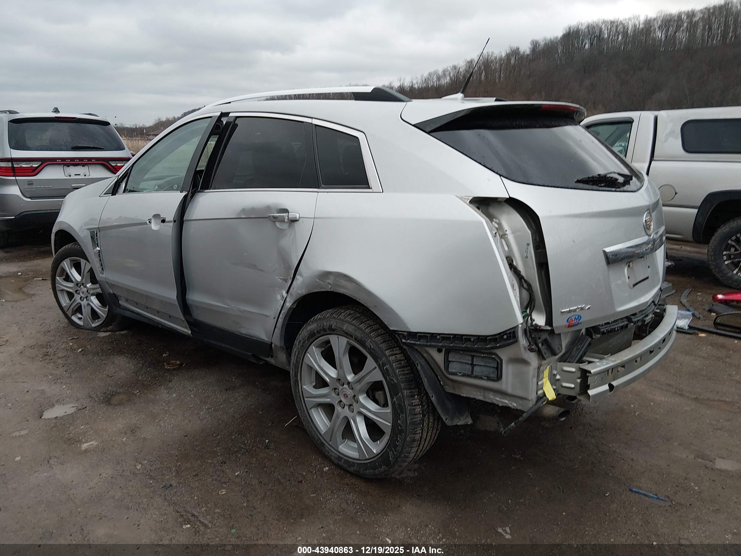 CADILLAC SRX image 3