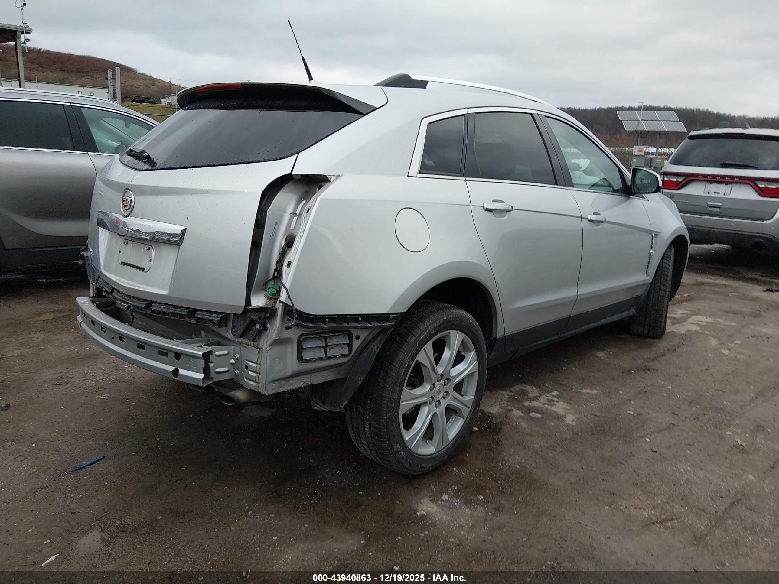 CADILLAC SRX image 4