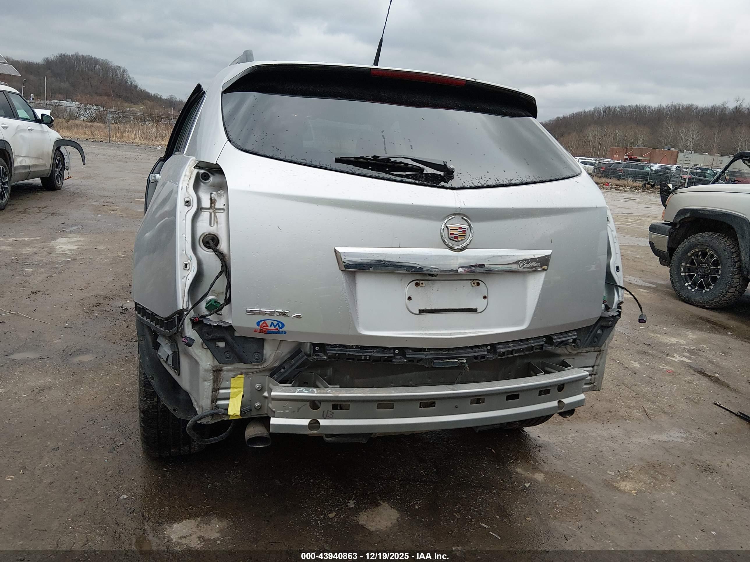 CADILLAC SRX image 6