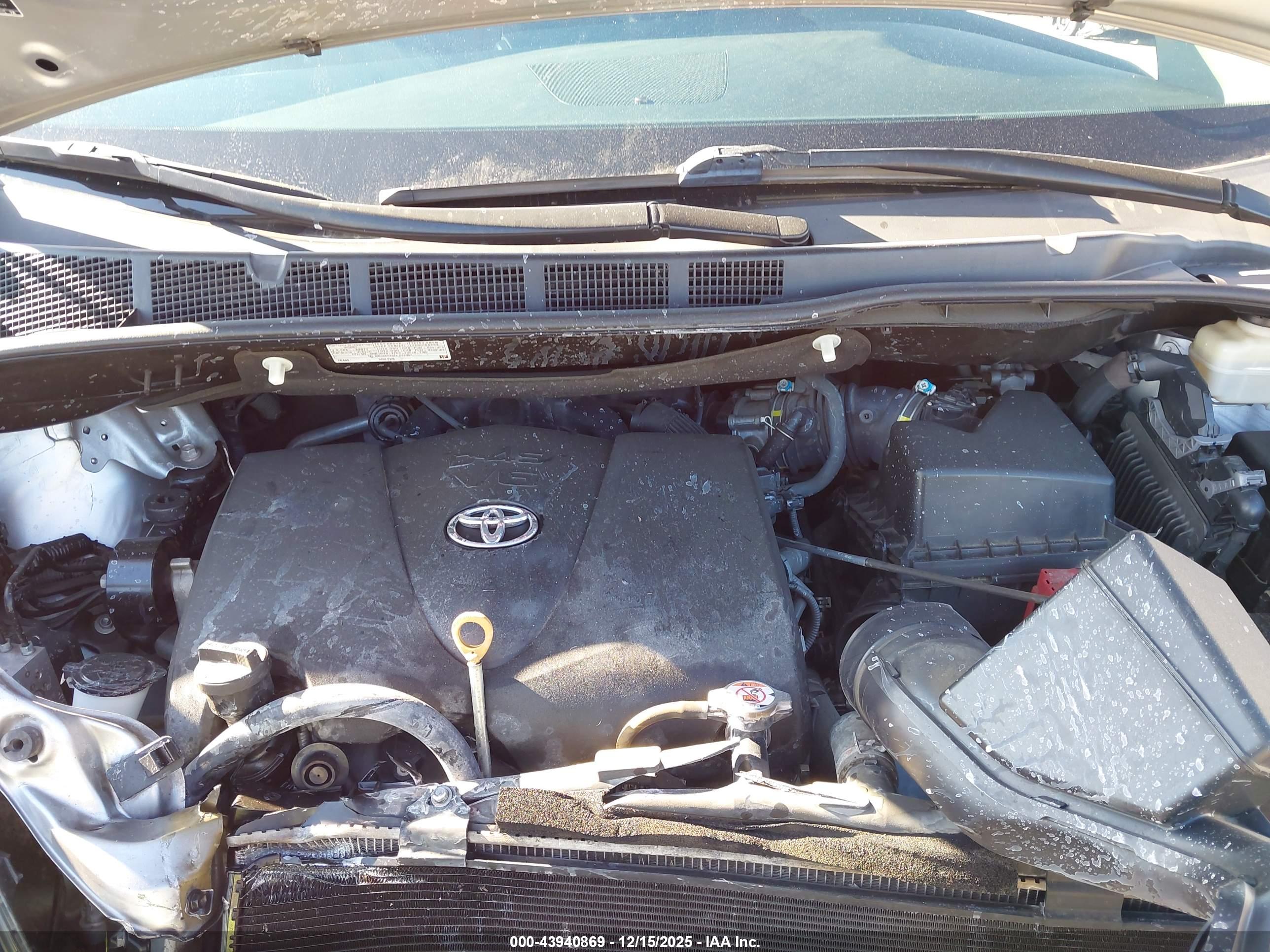 TOYOTA SIENNA image 10