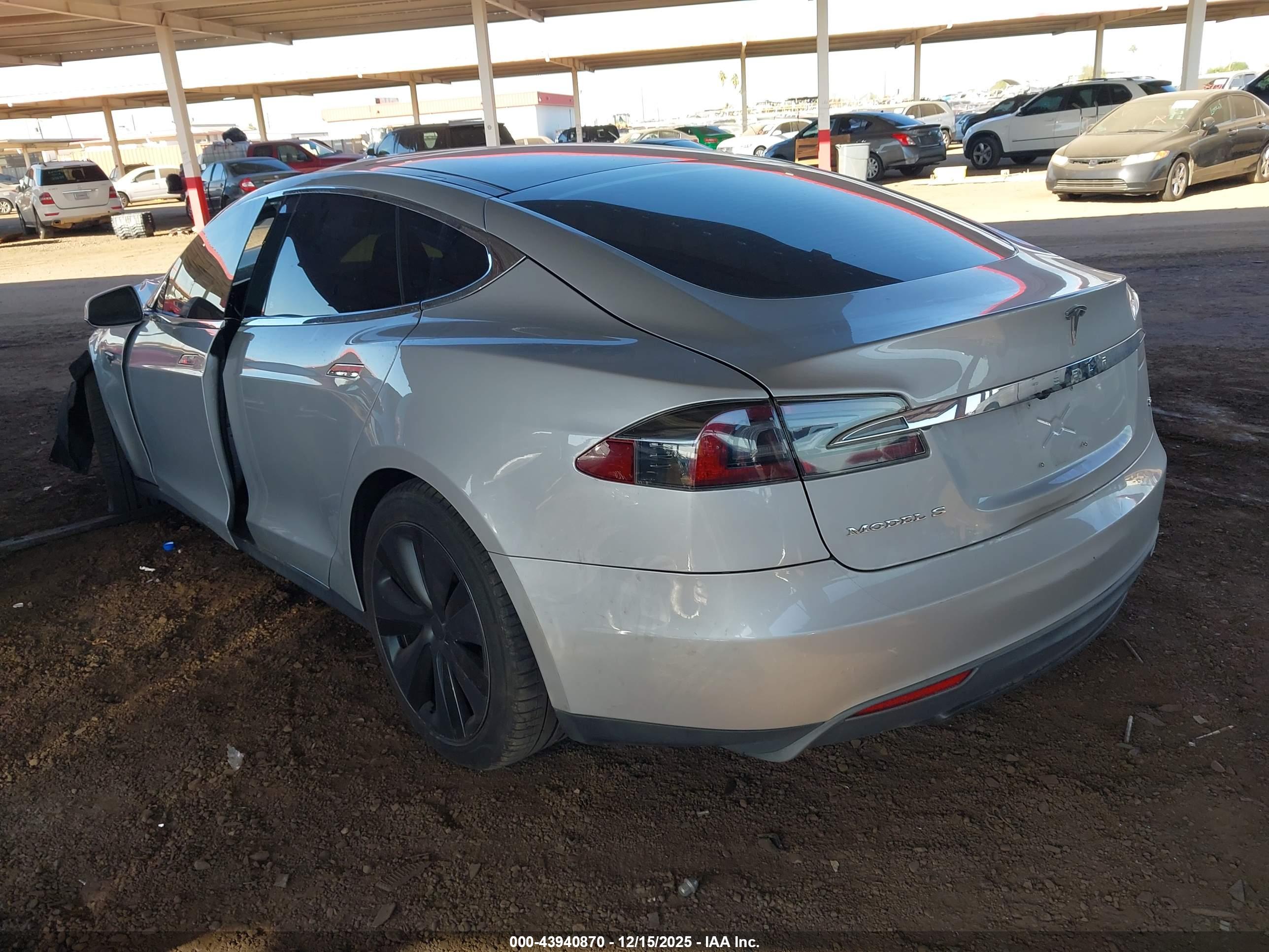 TESLA MODEL image 3