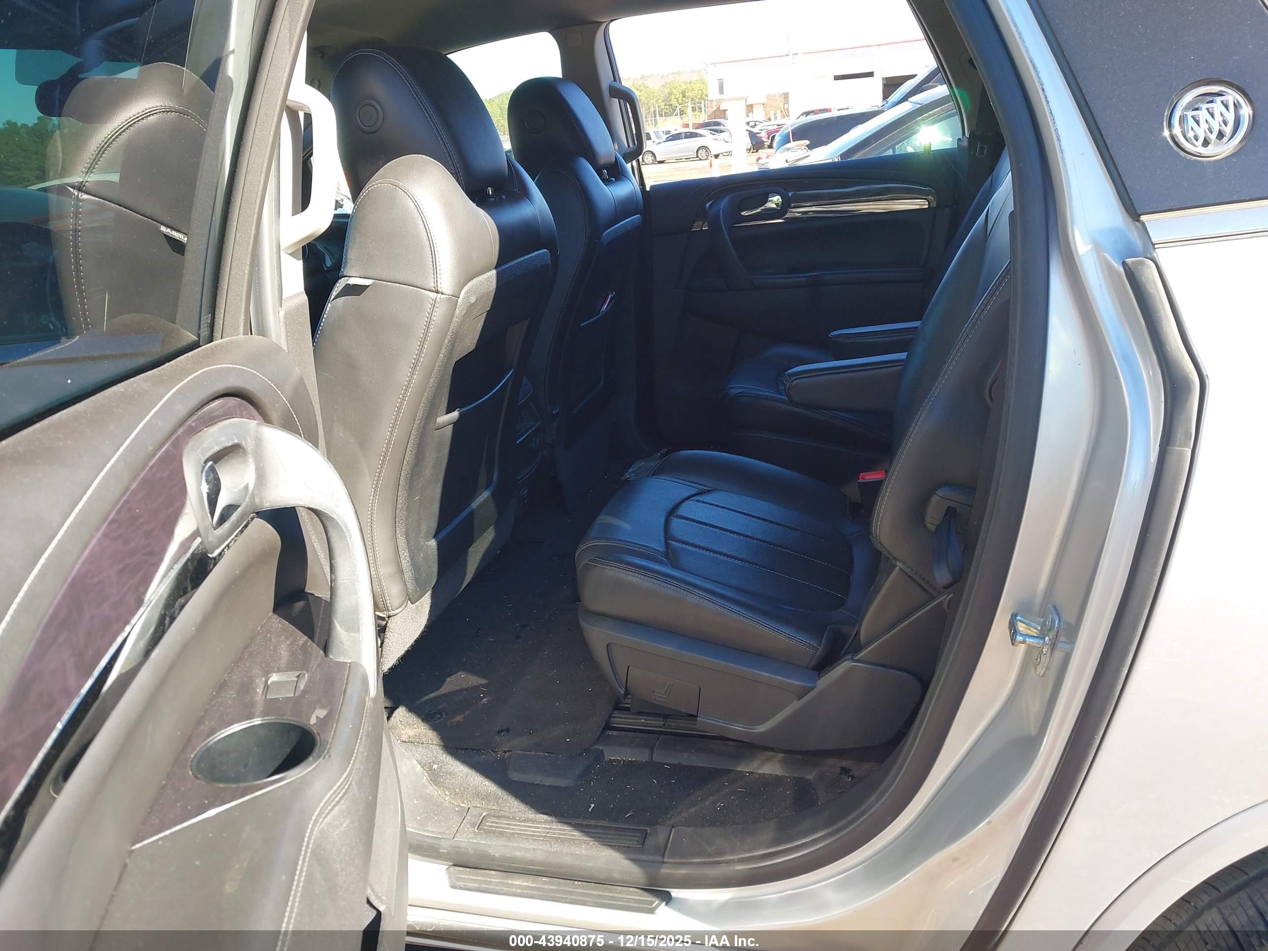 BUICK ENCLAVE image 8