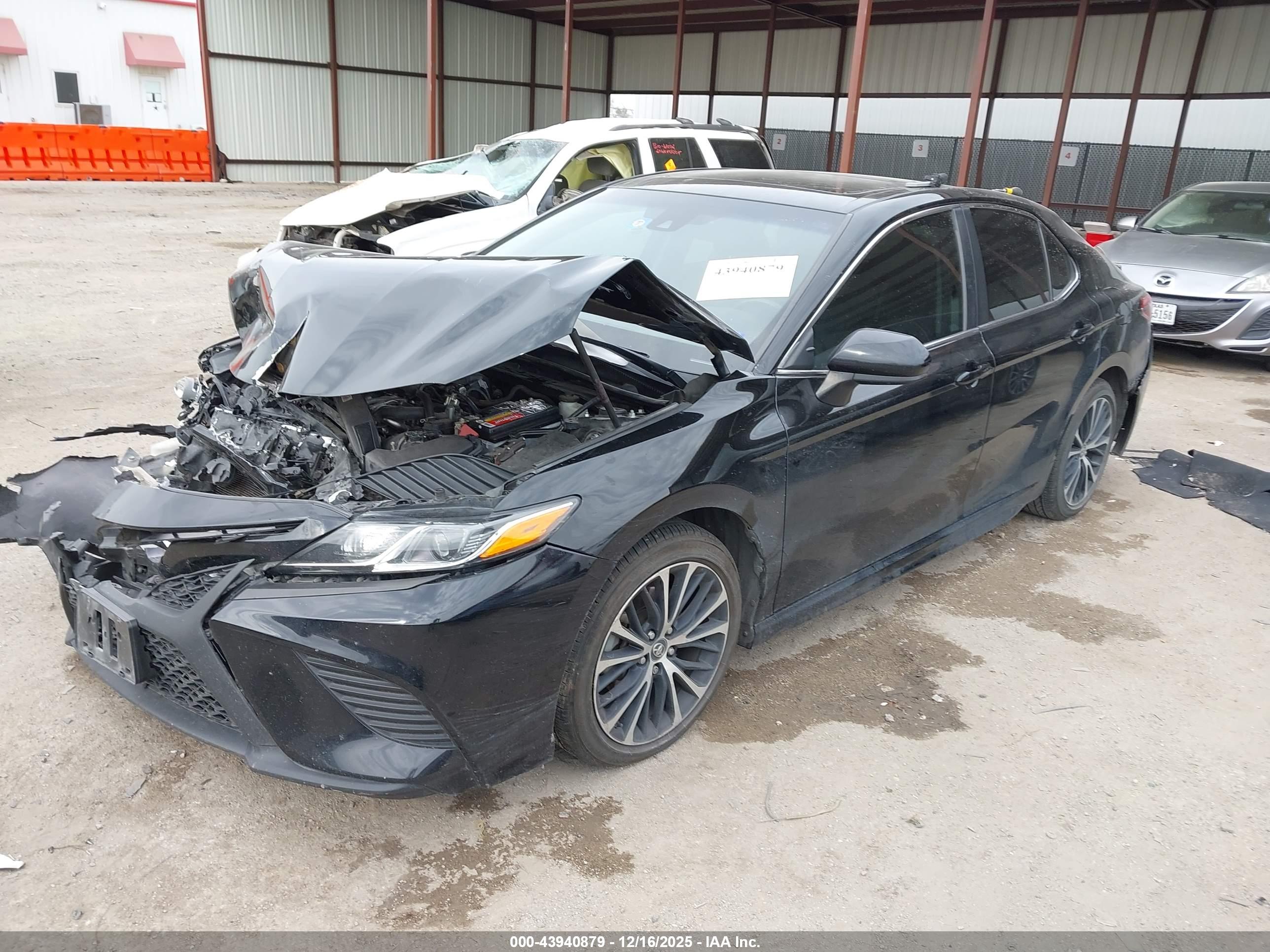 TOYOTA CAMRY image 2