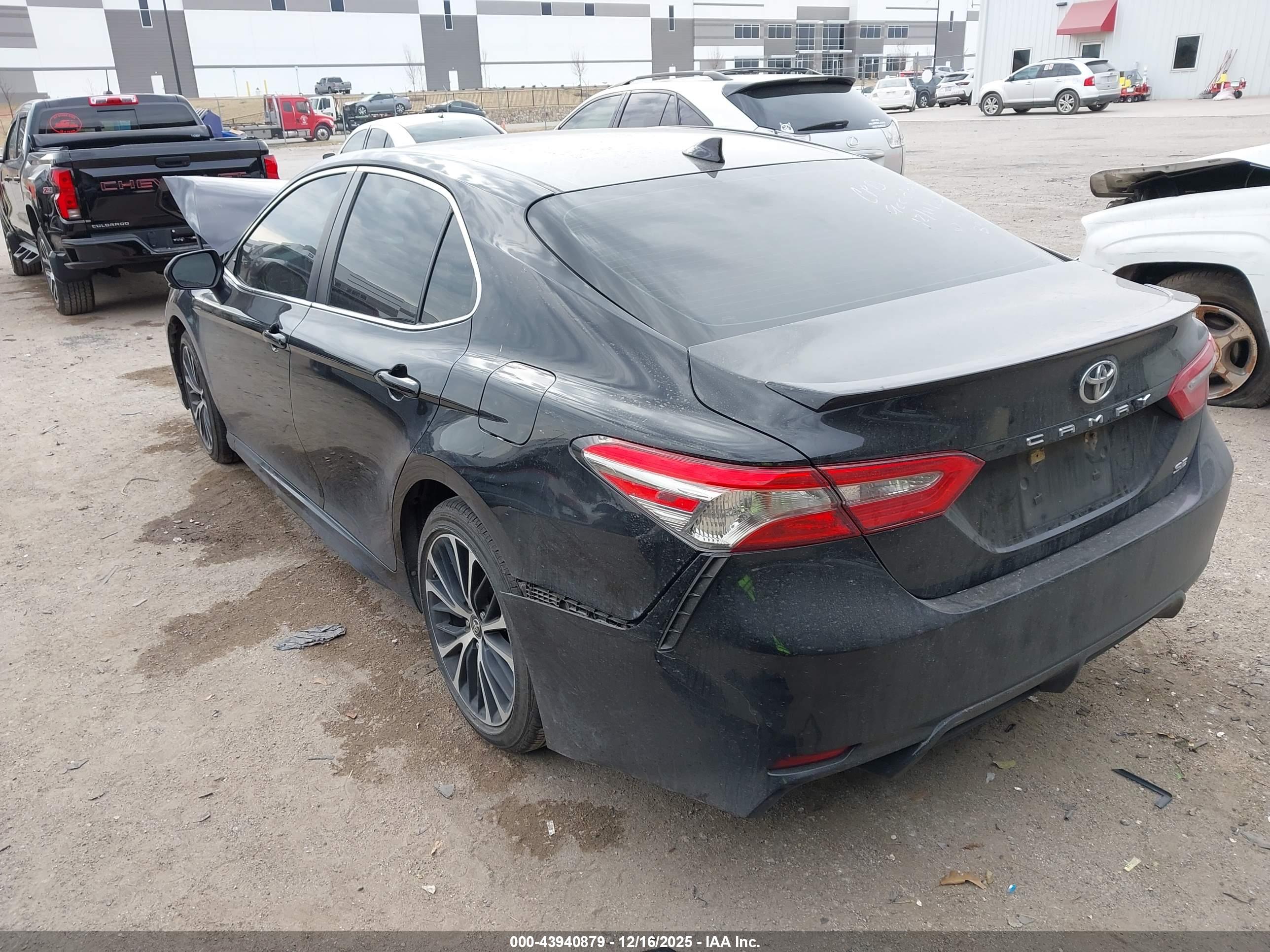 TOYOTA CAMRY image 3