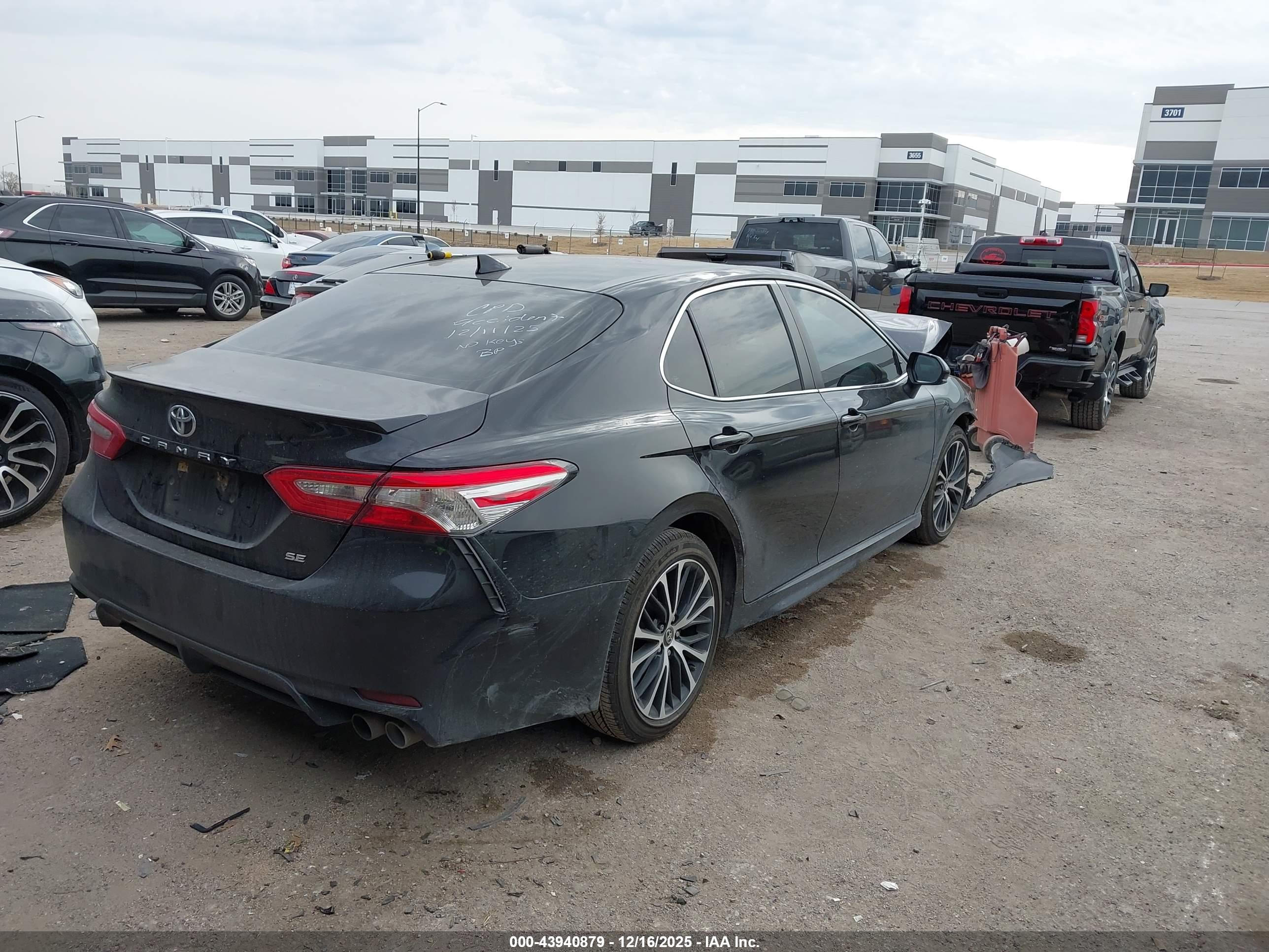 TOYOTA CAMRY image 4