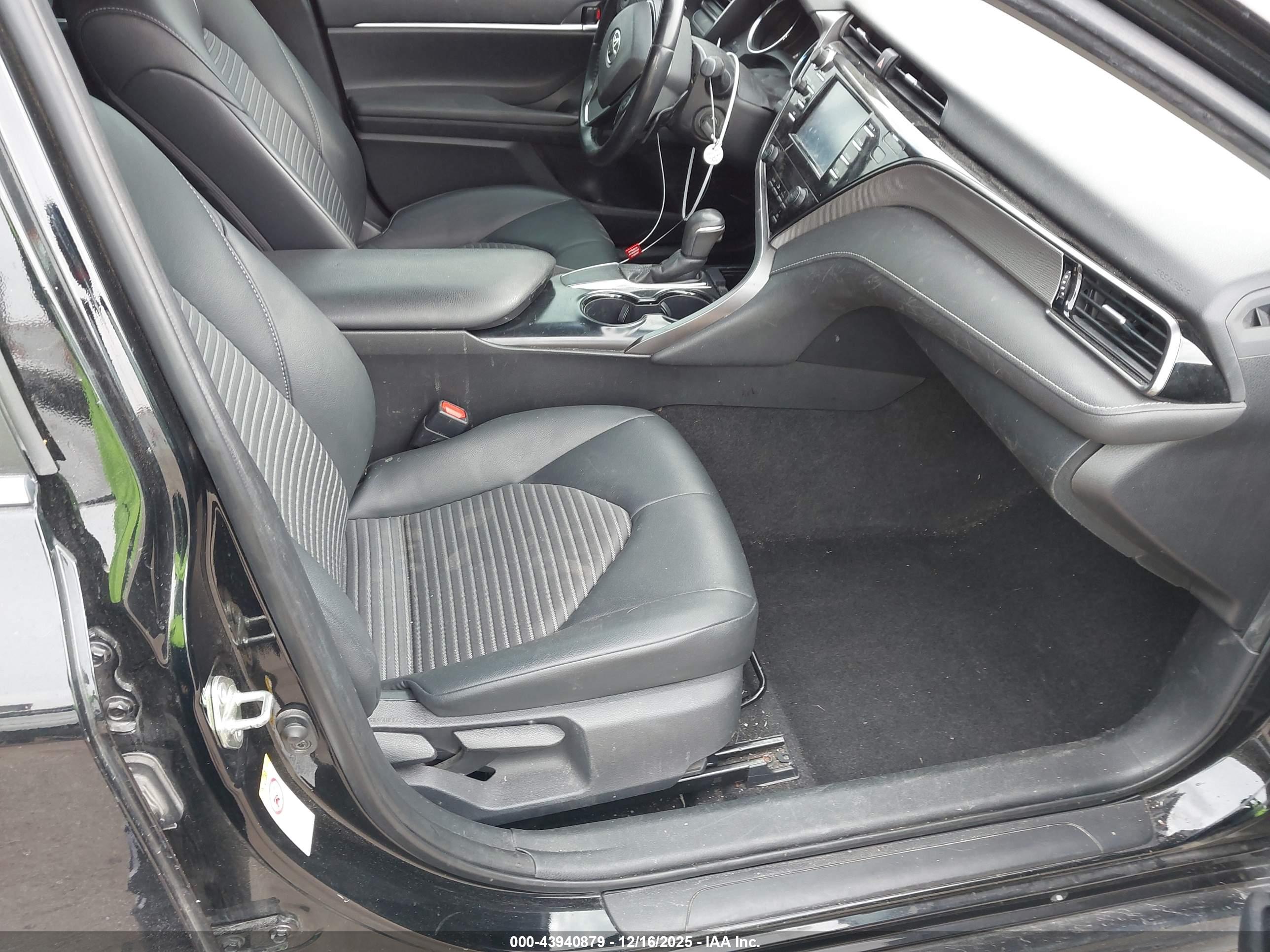 TOYOTA CAMRY image 5