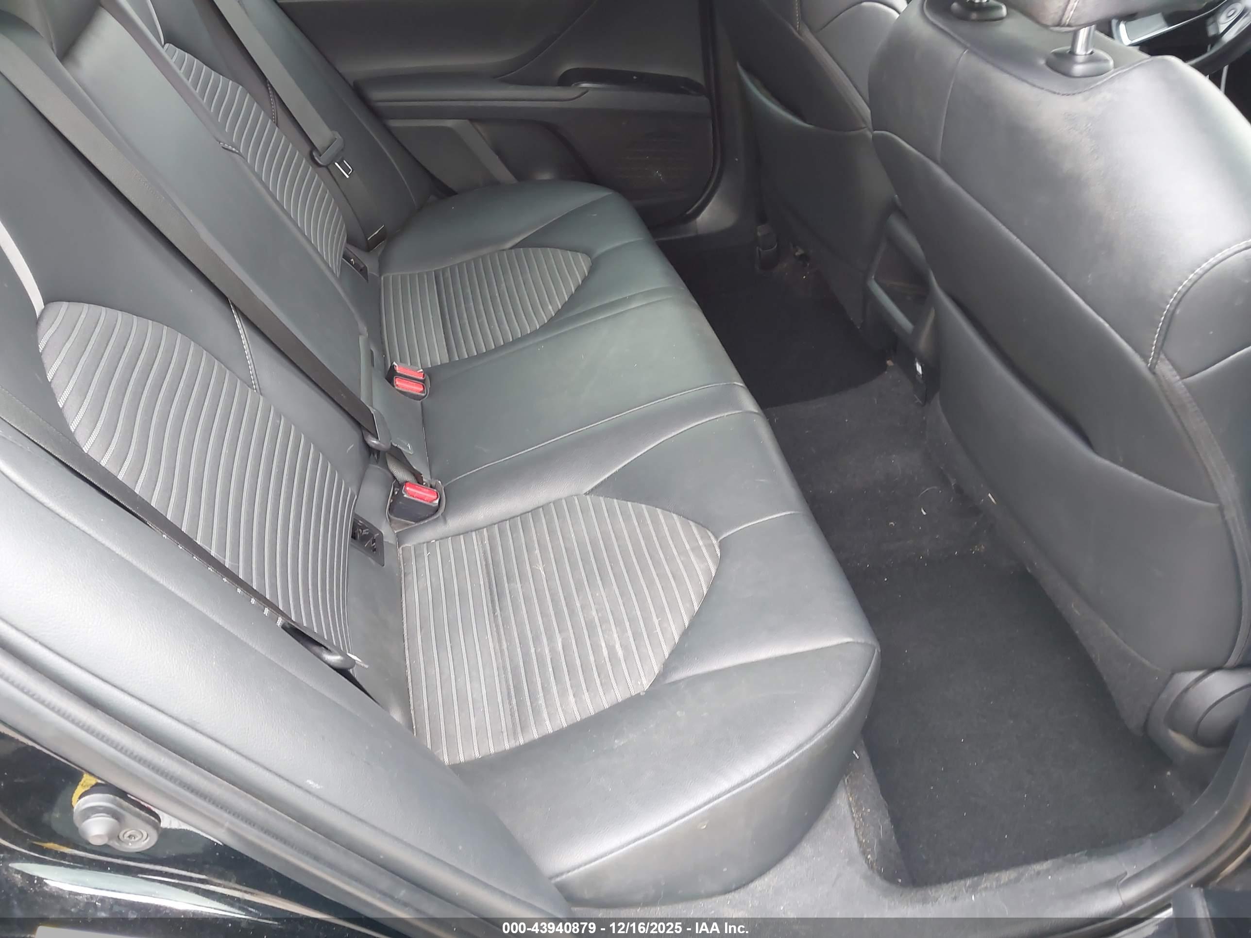 TOYOTA CAMRY image 8