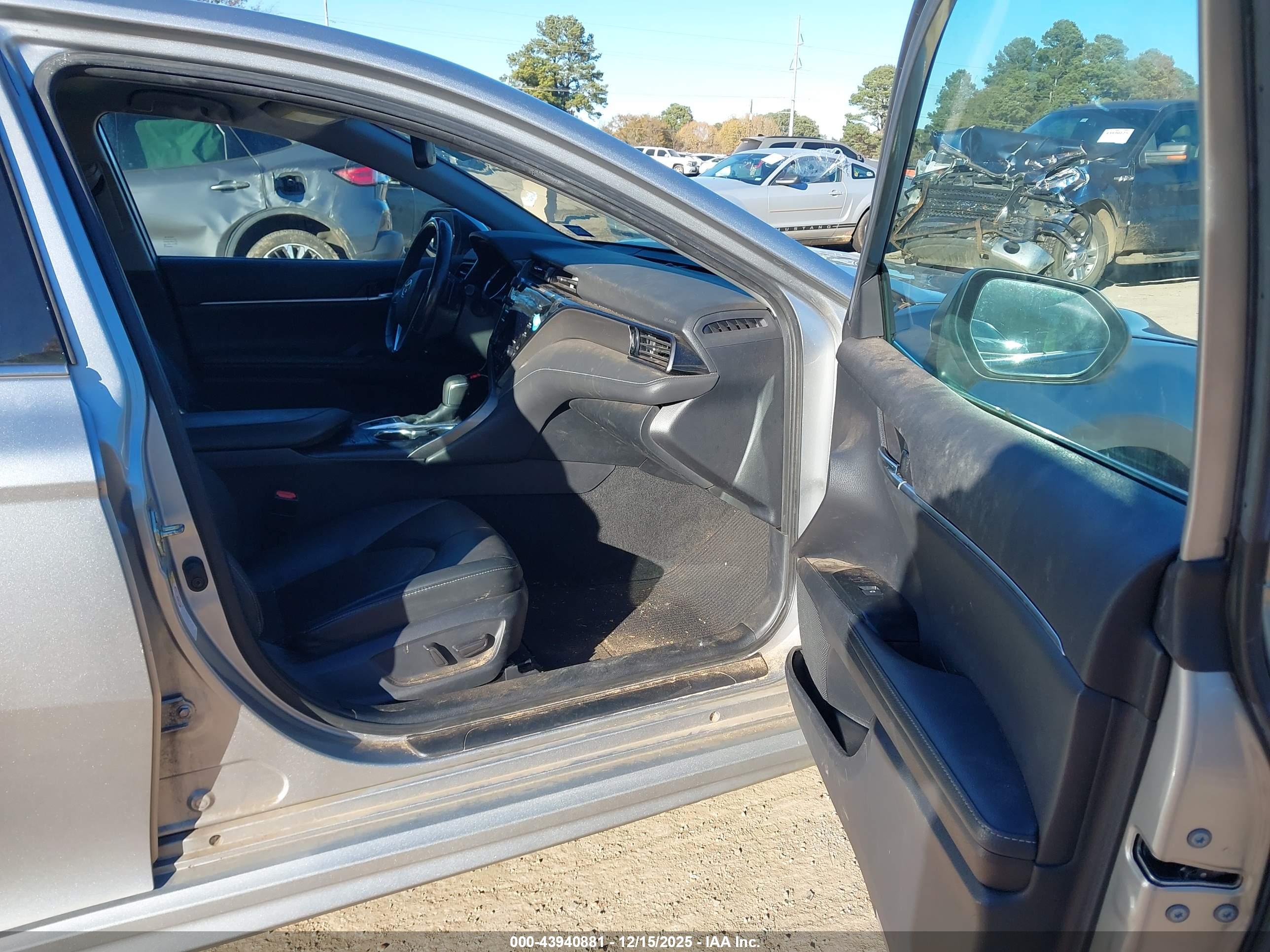 TOYOTA CAMRY image 5