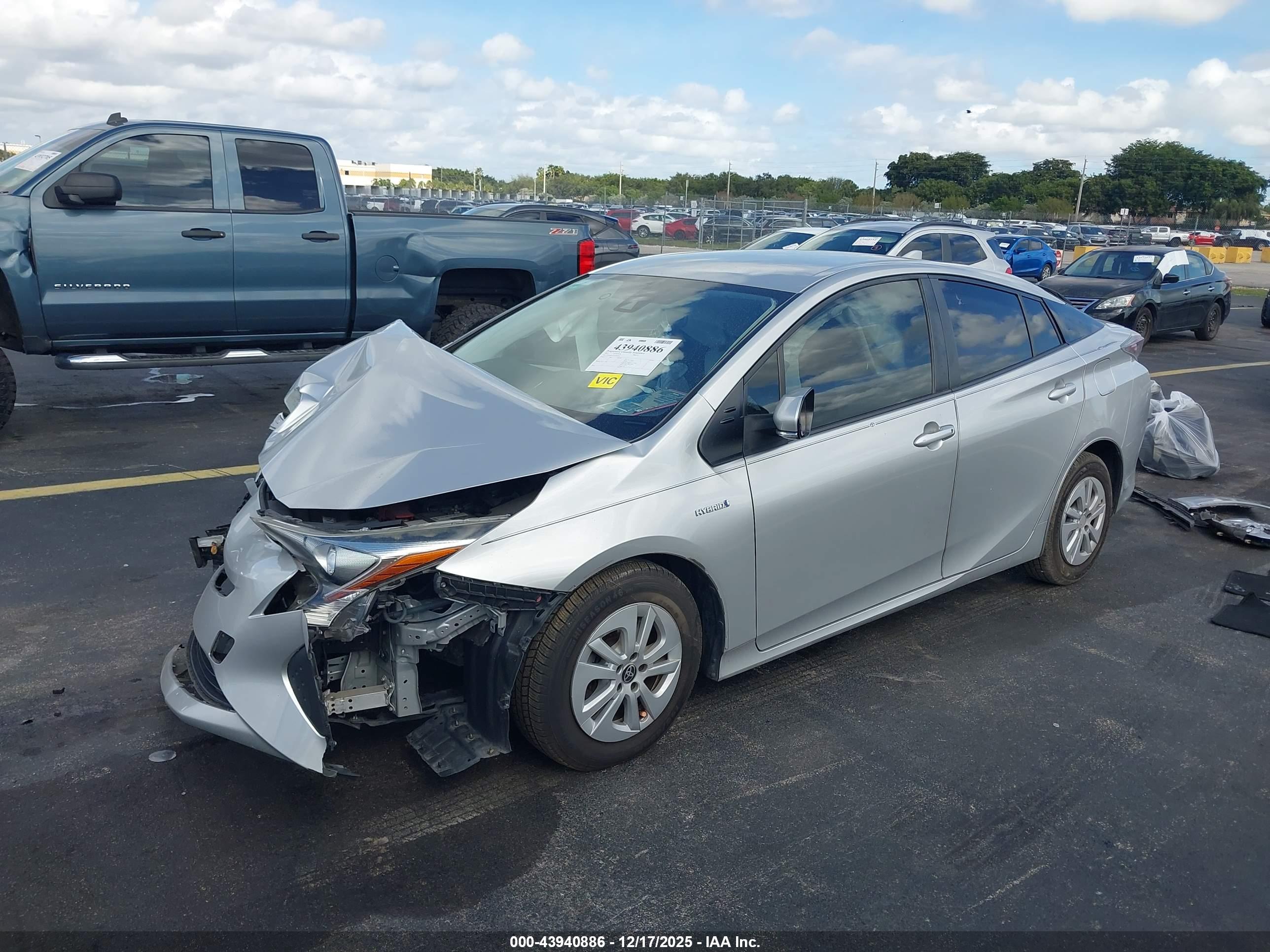 TOYOTA PRIUS image 2