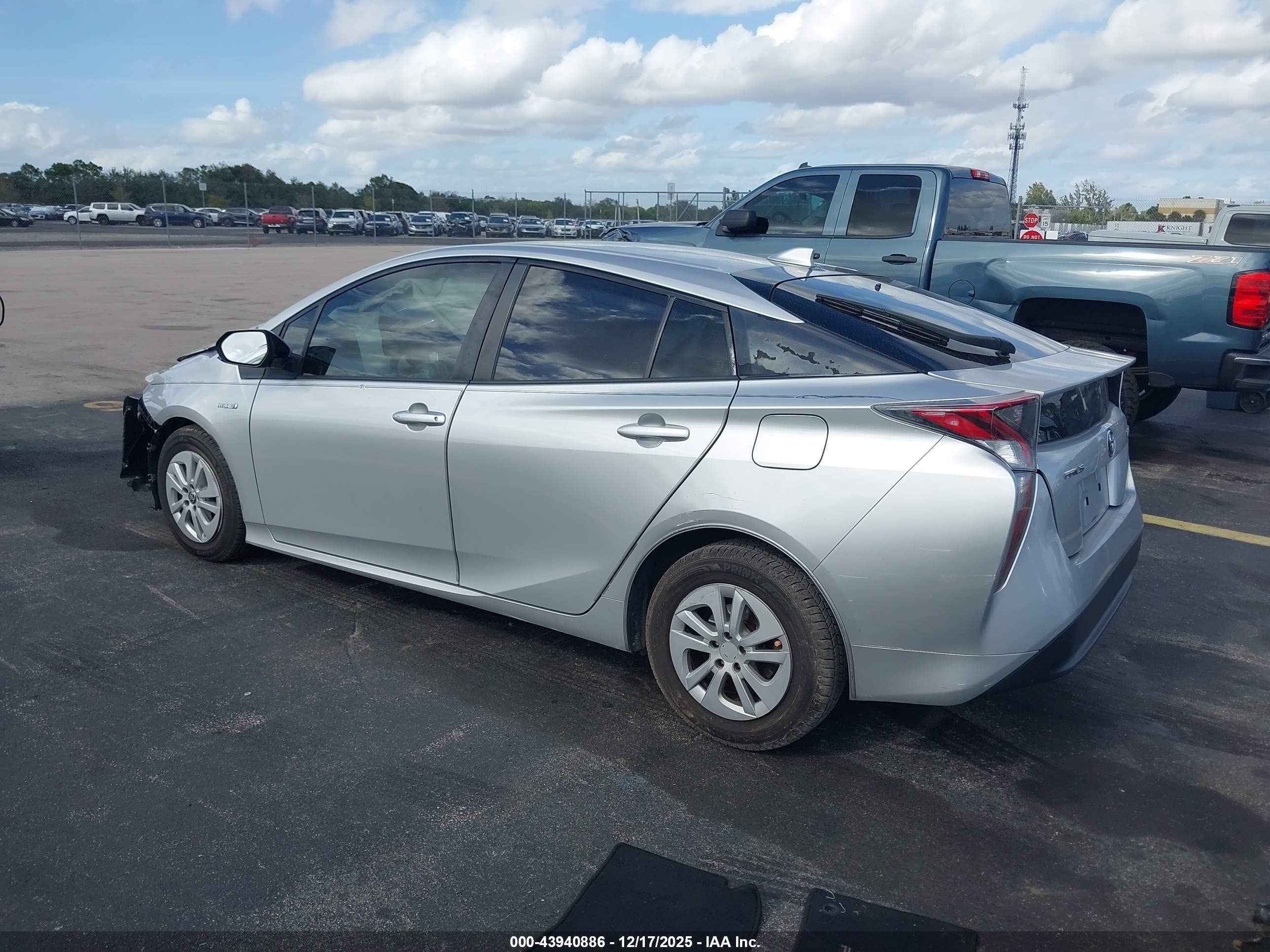 TOYOTA PRIUS image 3
