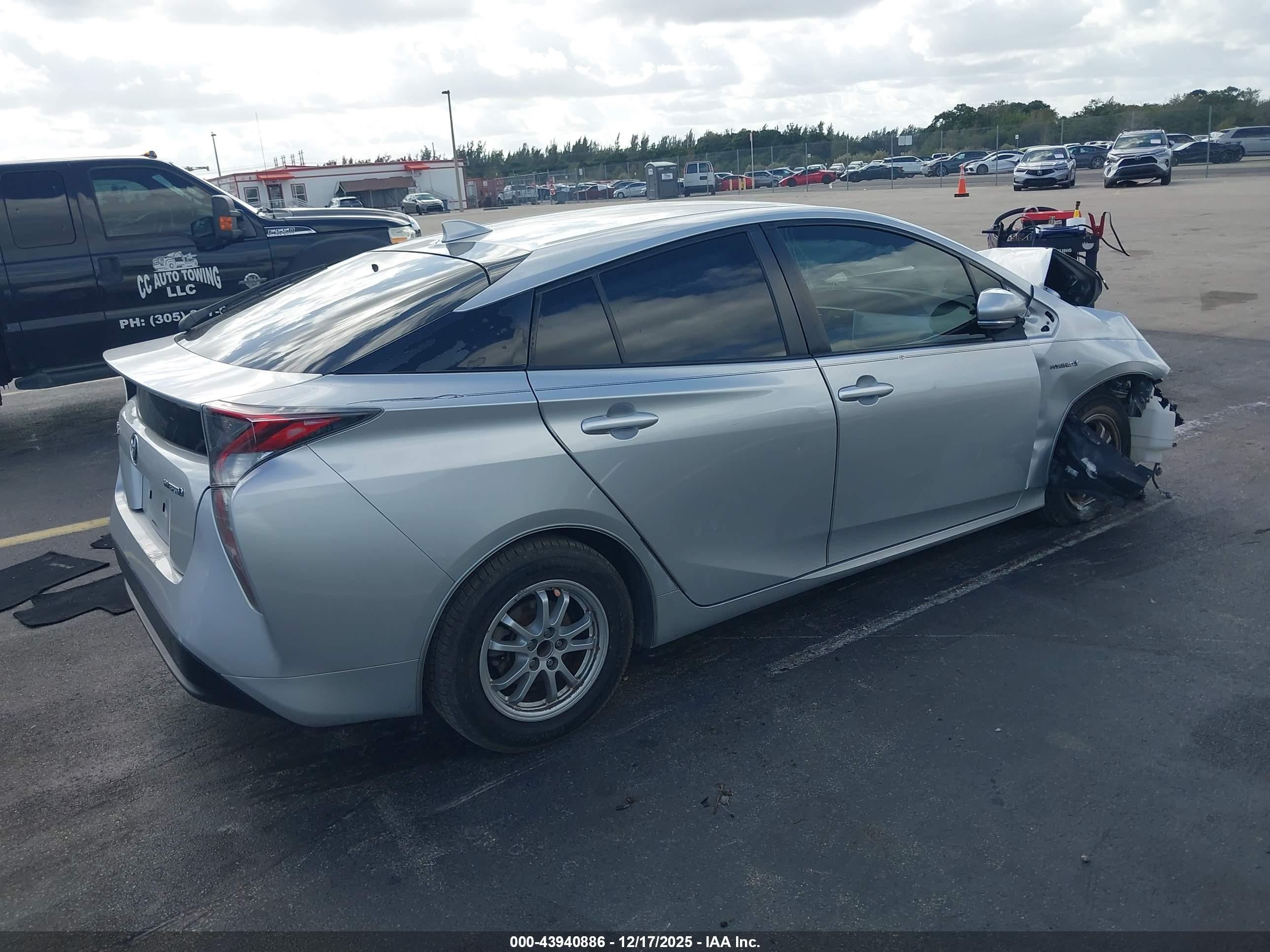 TOYOTA PRIUS image 4