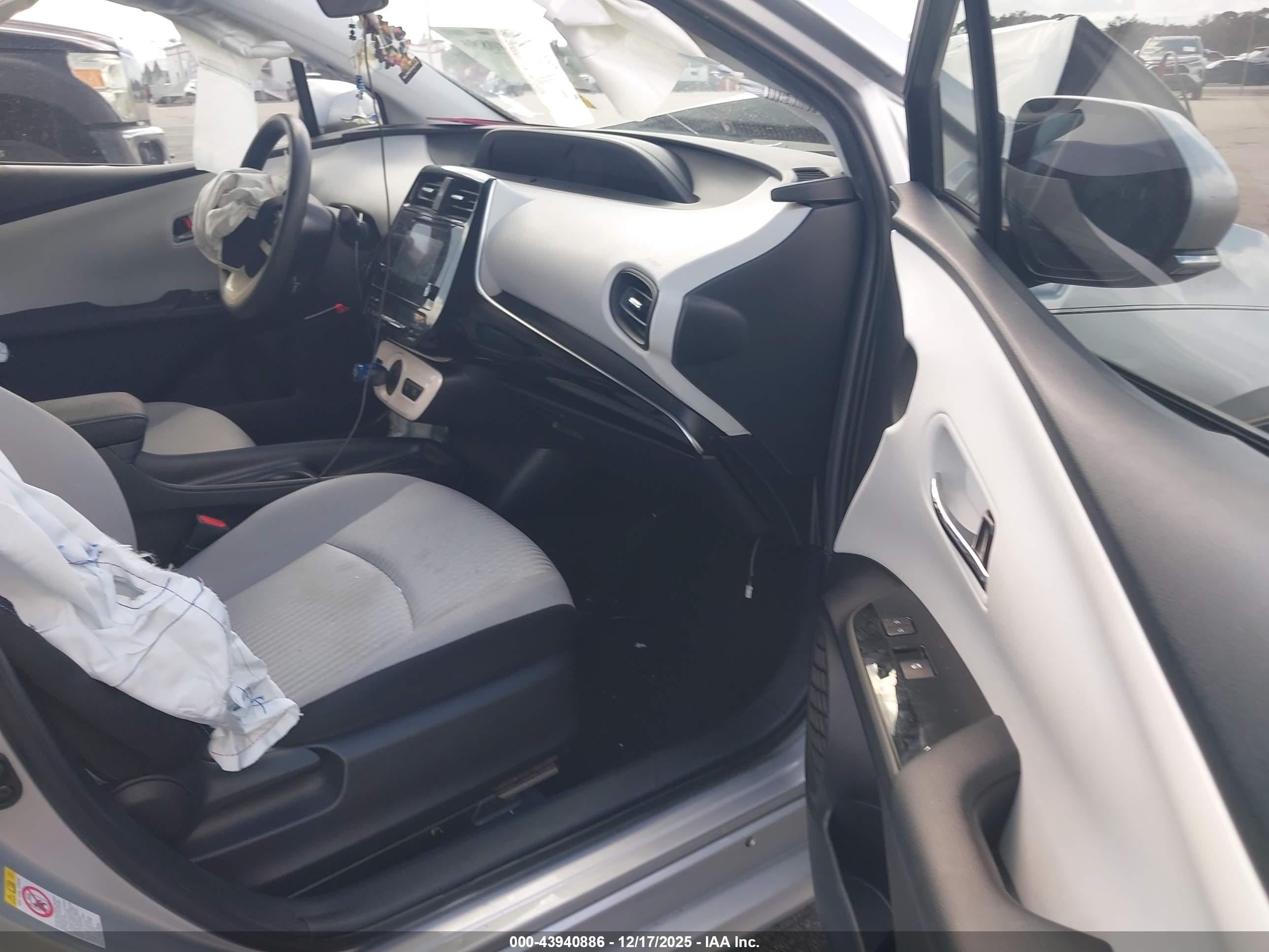 TOYOTA PRIUS image 5