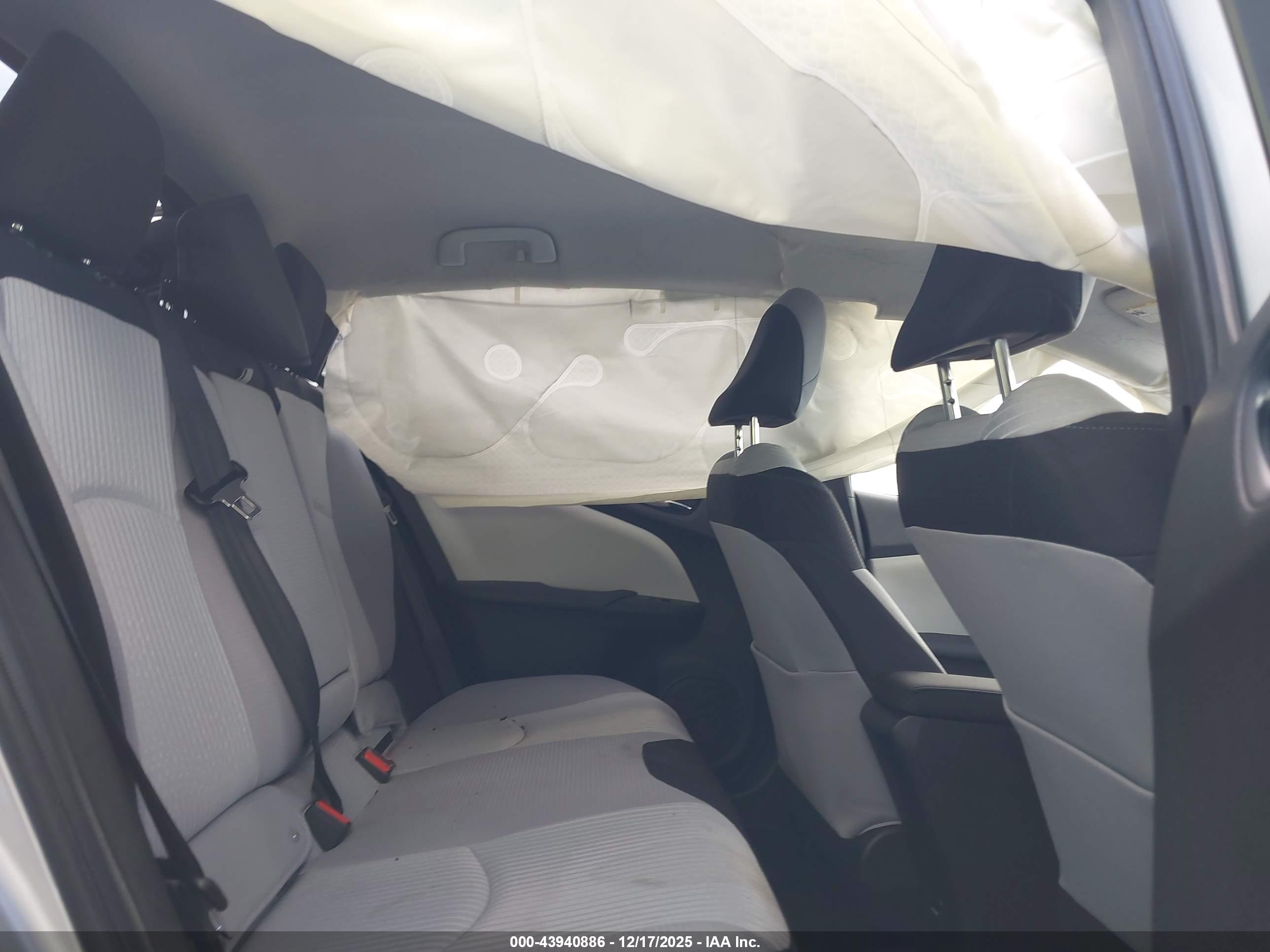 TOYOTA PRIUS image 8
