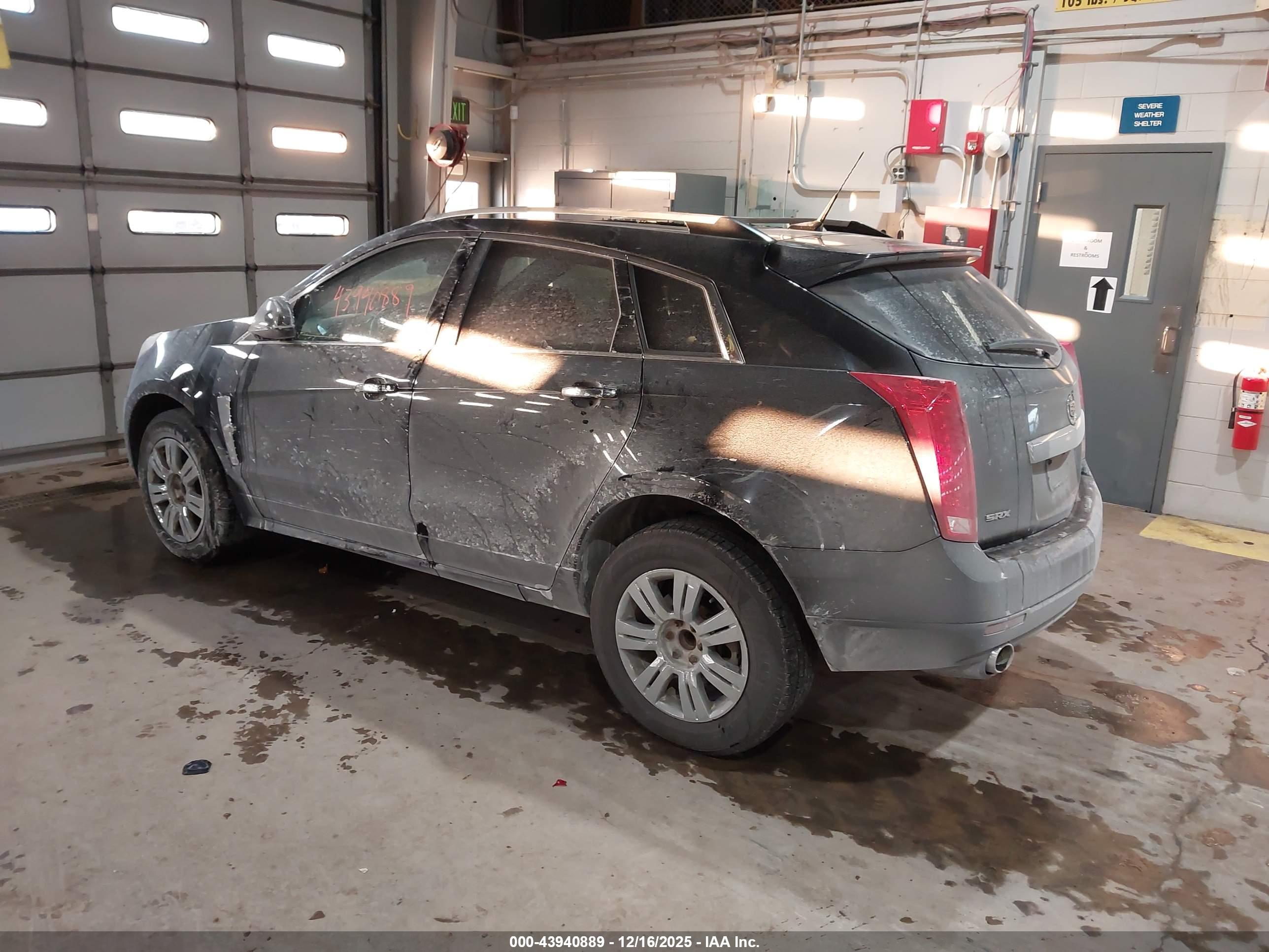 CADILLAC SRX image 3