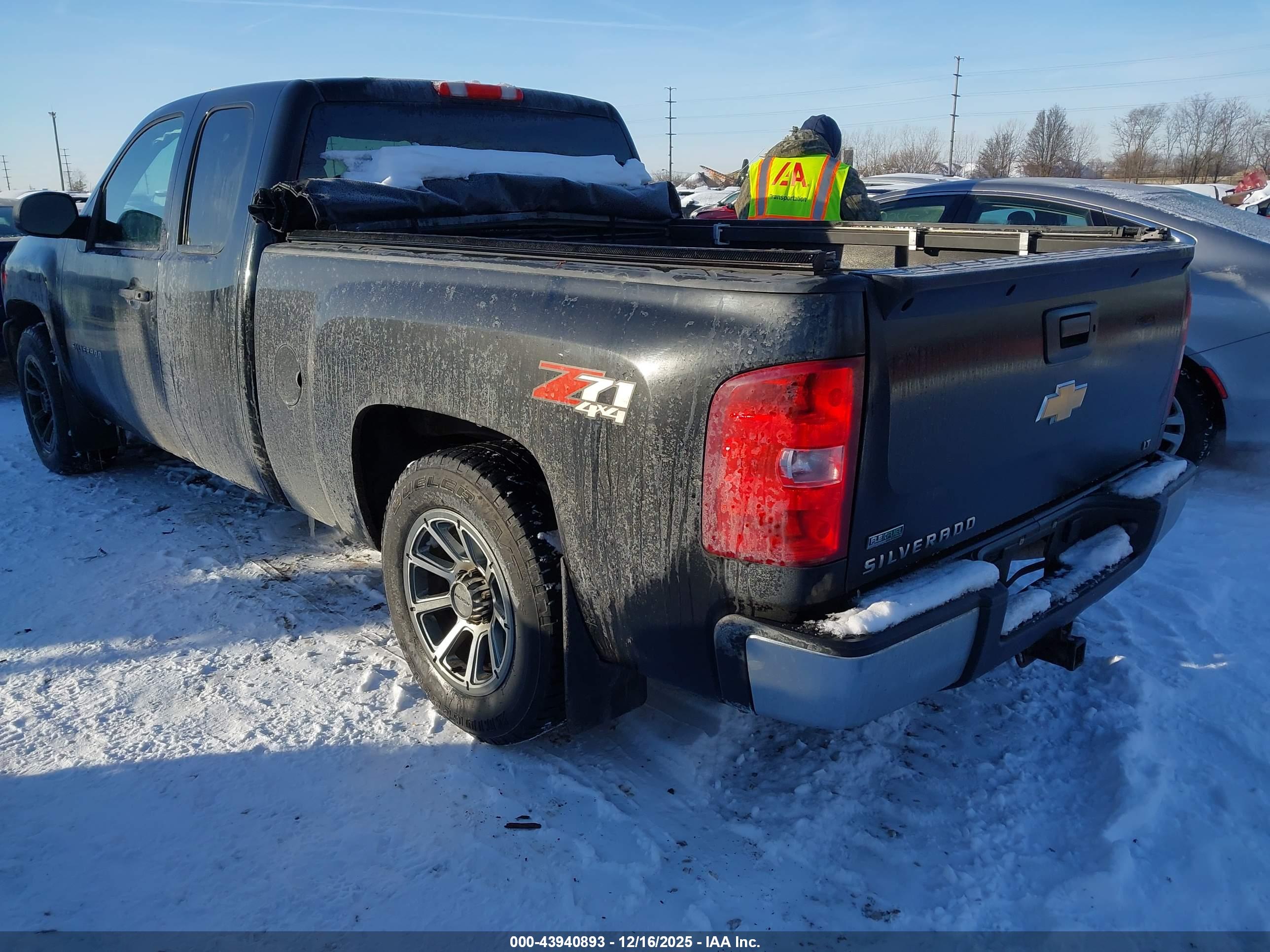CHEVROLET SILVERADO image 3