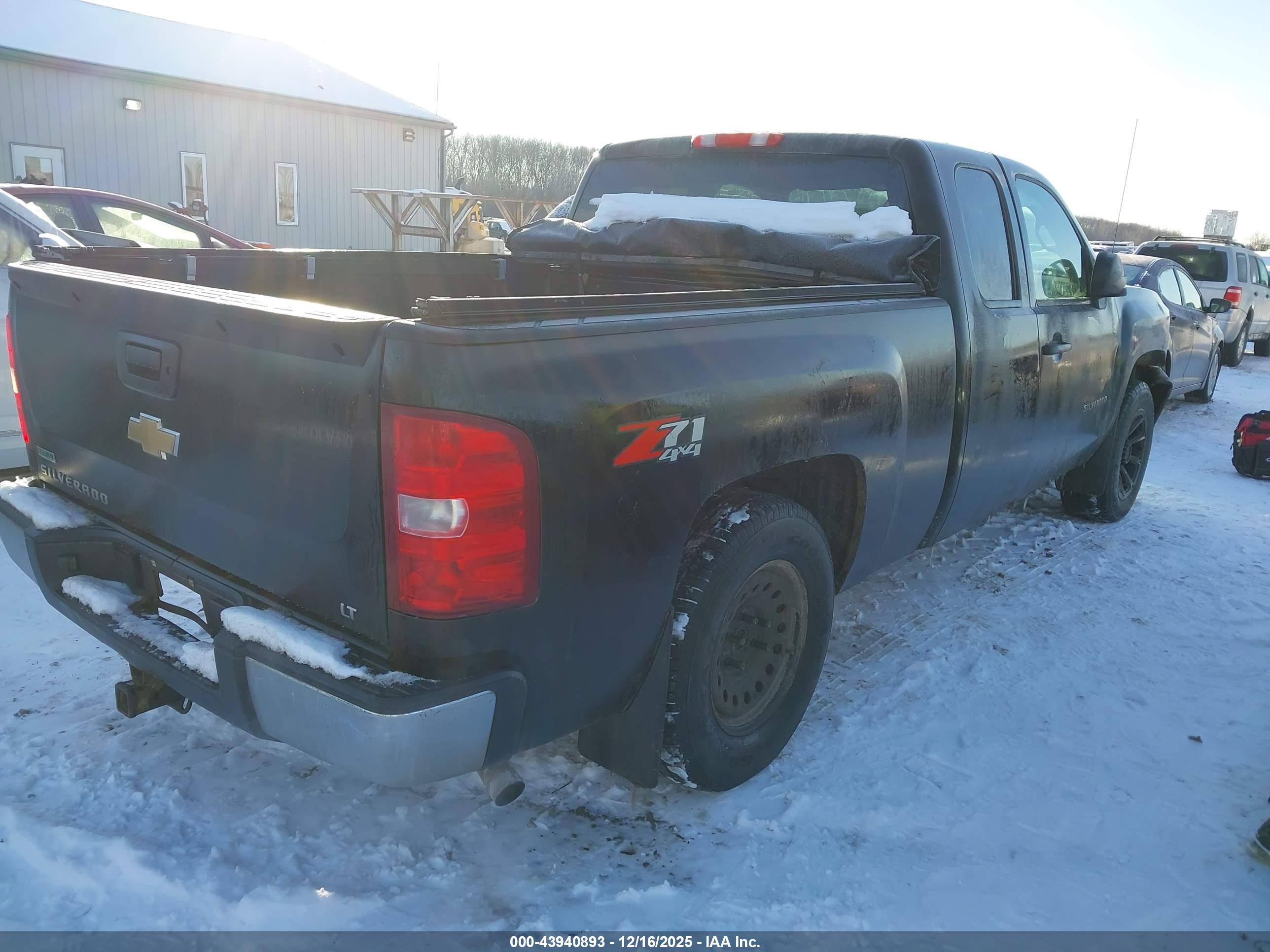 CHEVROLET SILVERADO image 4