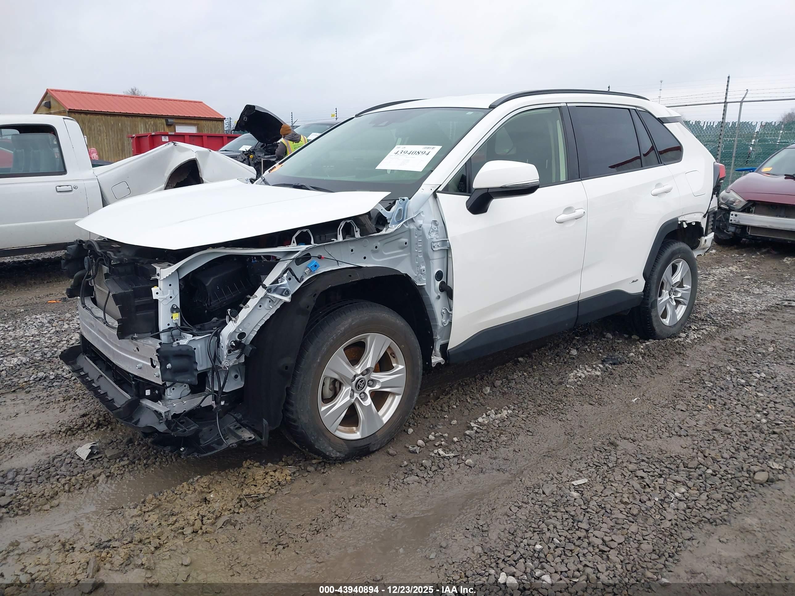 TOYOTA RAV4 image 2