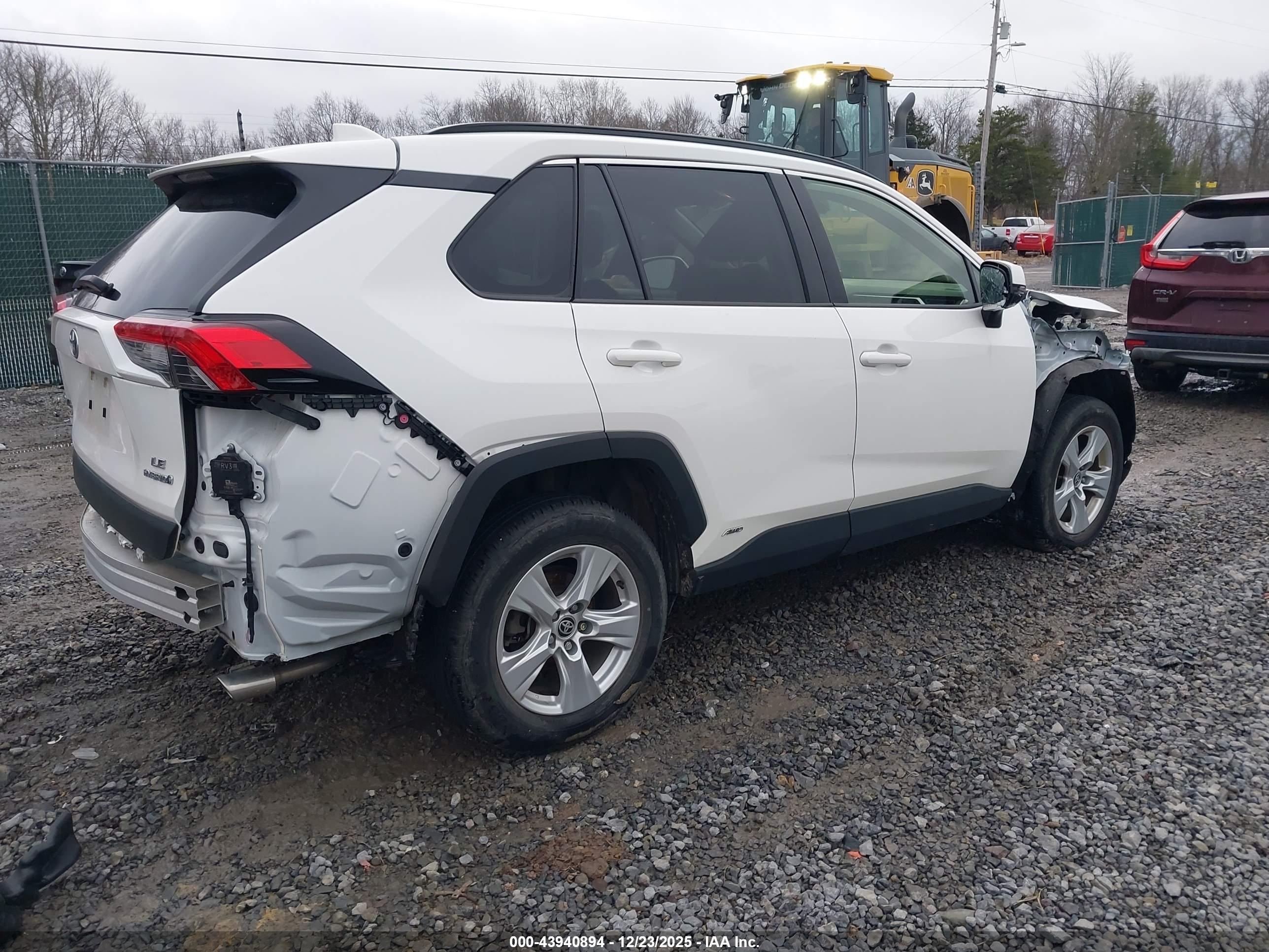 TOYOTA RAV4 image 4